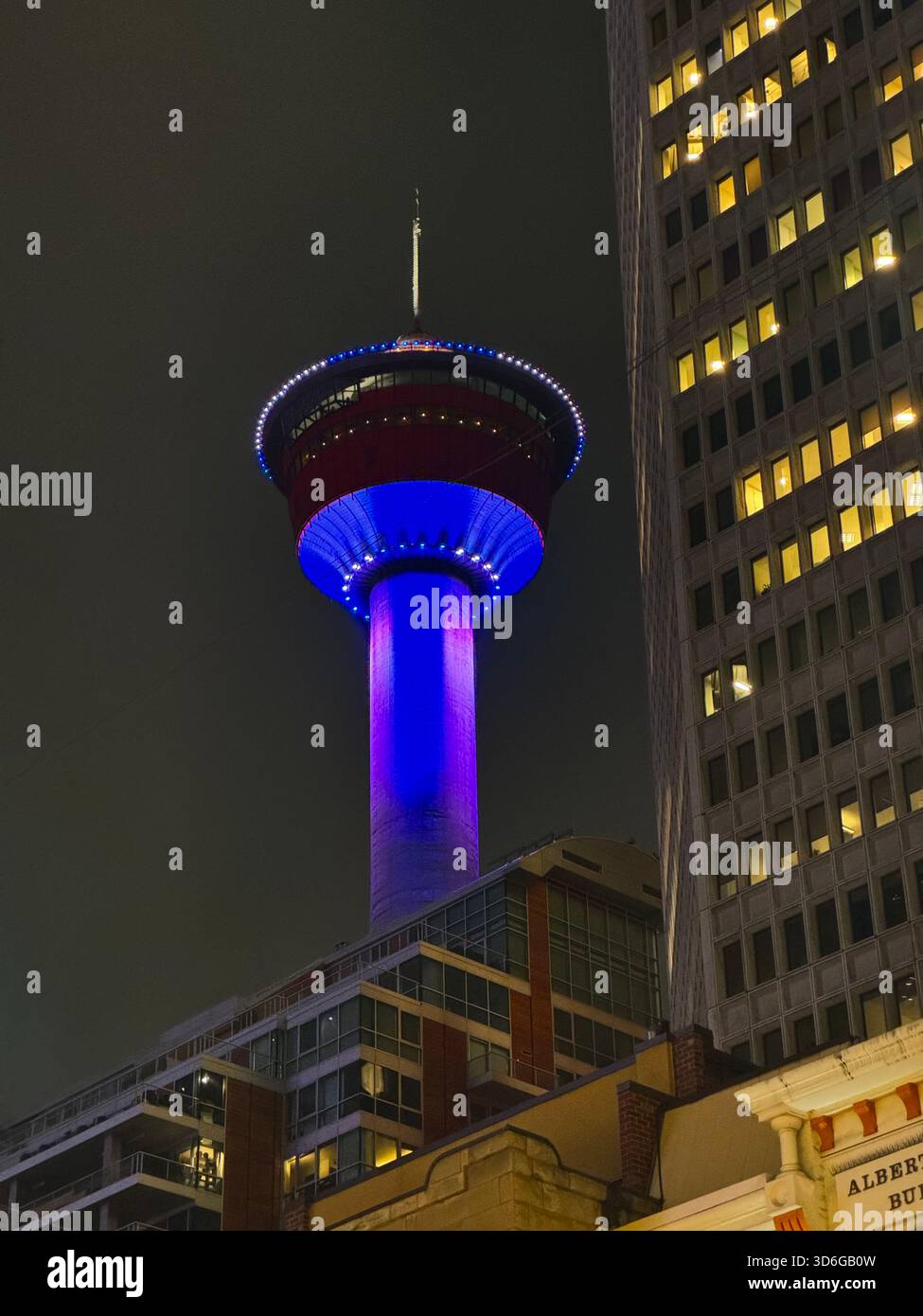 Calgary Tower bei Nacht Stockfoto
