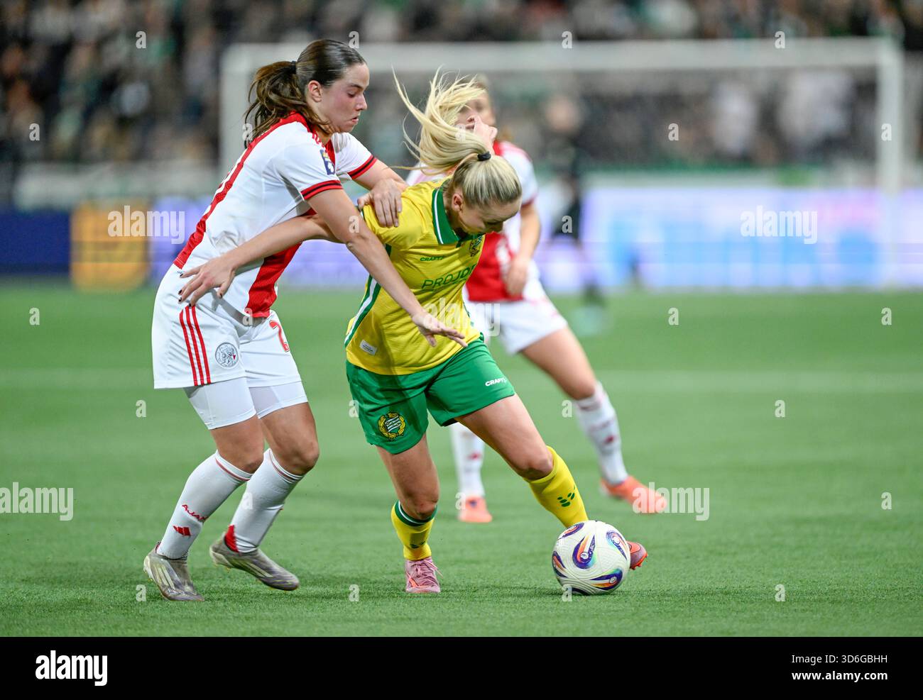 Stockholm, Schweden. November 2025. STOCKHOLM, SCHWEDEN 20251120Isa Colin von Ajax gegen Anna Jøsendal von Hammarby während des Qualifikationsspiels der UEFA Women's Europa Cup zwischen Hammarby IF und AFC Ajax in der Stockholm Arena (3Arena) am 20. November 2025 in Stockholm, Schweden. Foto: Pontus Lundahl/TT/Code 10050 dieser Text ist automatisch übersetzt Credit: TT News Agency/Alamy Live News Stockfoto