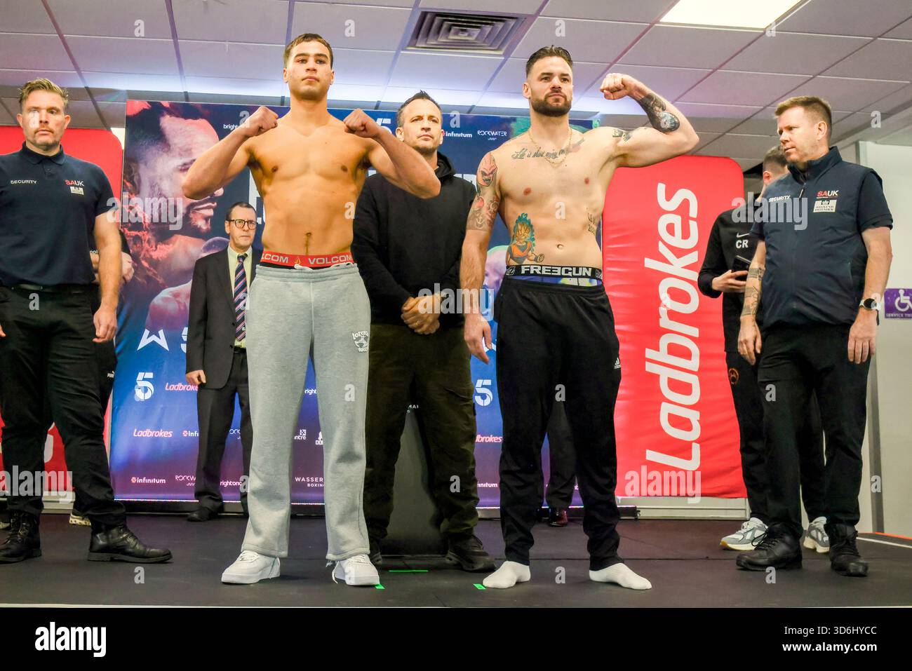 Brighton Centre, Stadt Brighton & Hove, East Sussex, Großbritannien. Lucas Roehrig vs. Brice Clavier im Vorfeld des Kampfes im Brighton Centre am 21. November 2021 als Teil der Undercard für Harlem Eubank vs. Josh Wagner. David Smith/Alamy 20. November 2025/ Stockfoto