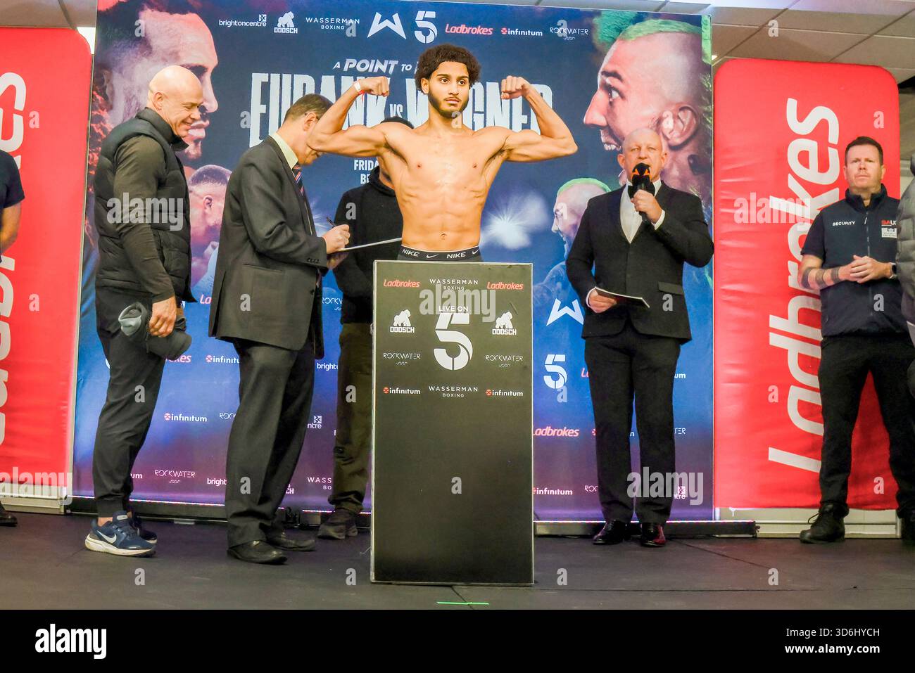 Brighton Centre, Stadt Brighton & Hove, East Sussex, Großbritannien. Yuvraj Karia gegen Brandon Gallardo im Vorfeld ihres Kampfes im Brighton Centre am 21. November 2021. Als Teil der Unterkarte für Harlem Eubank vs. Josh Wagner Fight. In diesem Bild Yuvraj Karia .David Smith/Alamy 20. November 2025/ Stockfoto