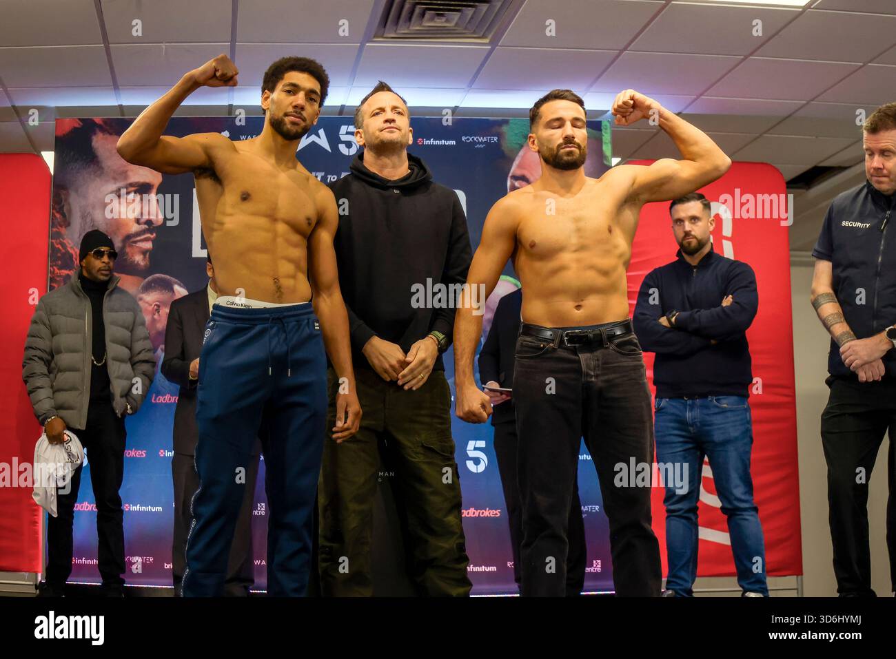 Brighton Centre, Stadt Brighton & Hove, East Sussex, Großbritannien. Niall Brown gegen Pierre Rosadini im Vorfeld des Kampfes im Brighton Centre am 21. November 2021 als Teil der Undercard für Harlem Eubank gegen Josh Wagner. David Smith/Alamy 20. November 2025 Stockfoto