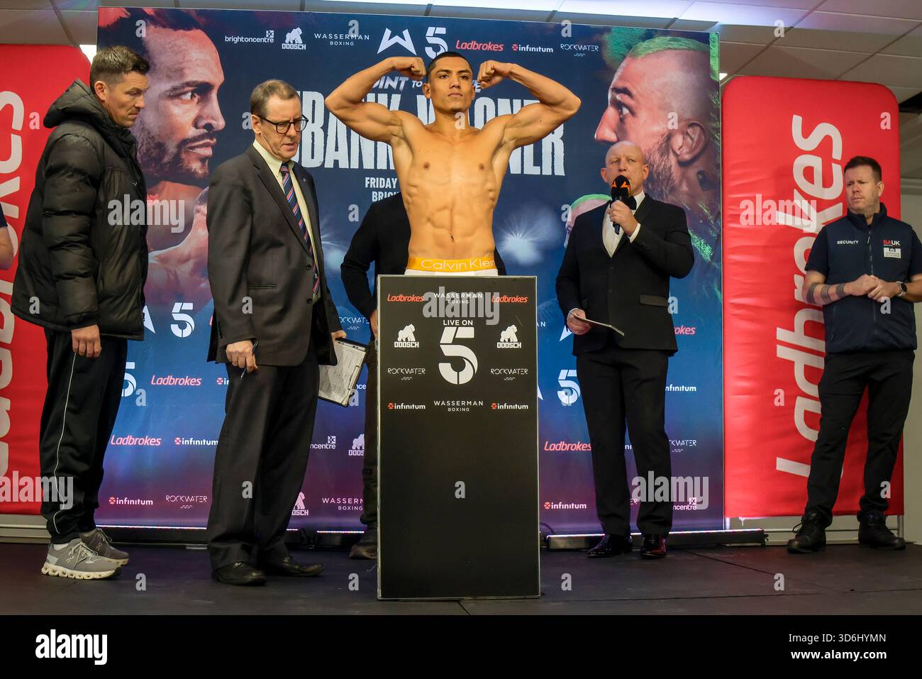 Brighton Centre, Stadt Brighton & Hove, East Sussex, Großbritannien. Kieran Molloy vs. Zeuz Vargez Soberanis am Tag vor ihrem Kampf im Brighton Centre am 21. November 2021 als Teil der Undercard für Harlem Eubank vs. Josh Wagner. In diesem Bild Zeuz Vargez Soberanis. David Smith/Alamy 20. November 2025 Stockfoto