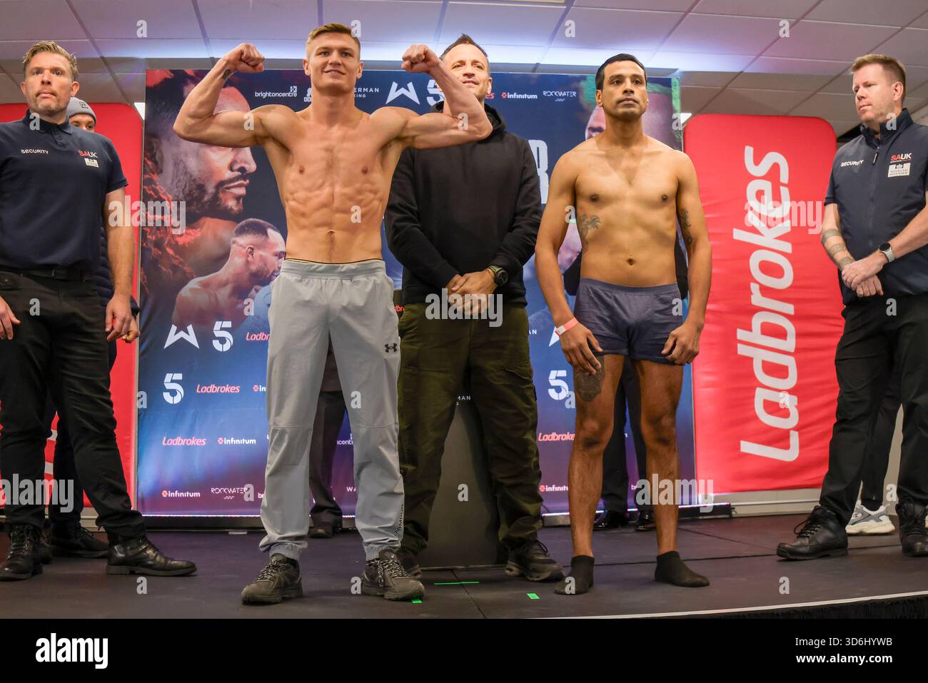 Brighton Centre, Stadt Brighton & Hove, East Sussex, Großbritannien. CODiE Smith gegen Franco Andres Cajal am Tag vor ihrem Kampf im Brighton Centre am 21 . November 2021 als Teil der Unterkarte für den Kampf von Harlem Eubank gegen Josh Wagner . David Smith/Alamy 20. November 2025 Stockfoto