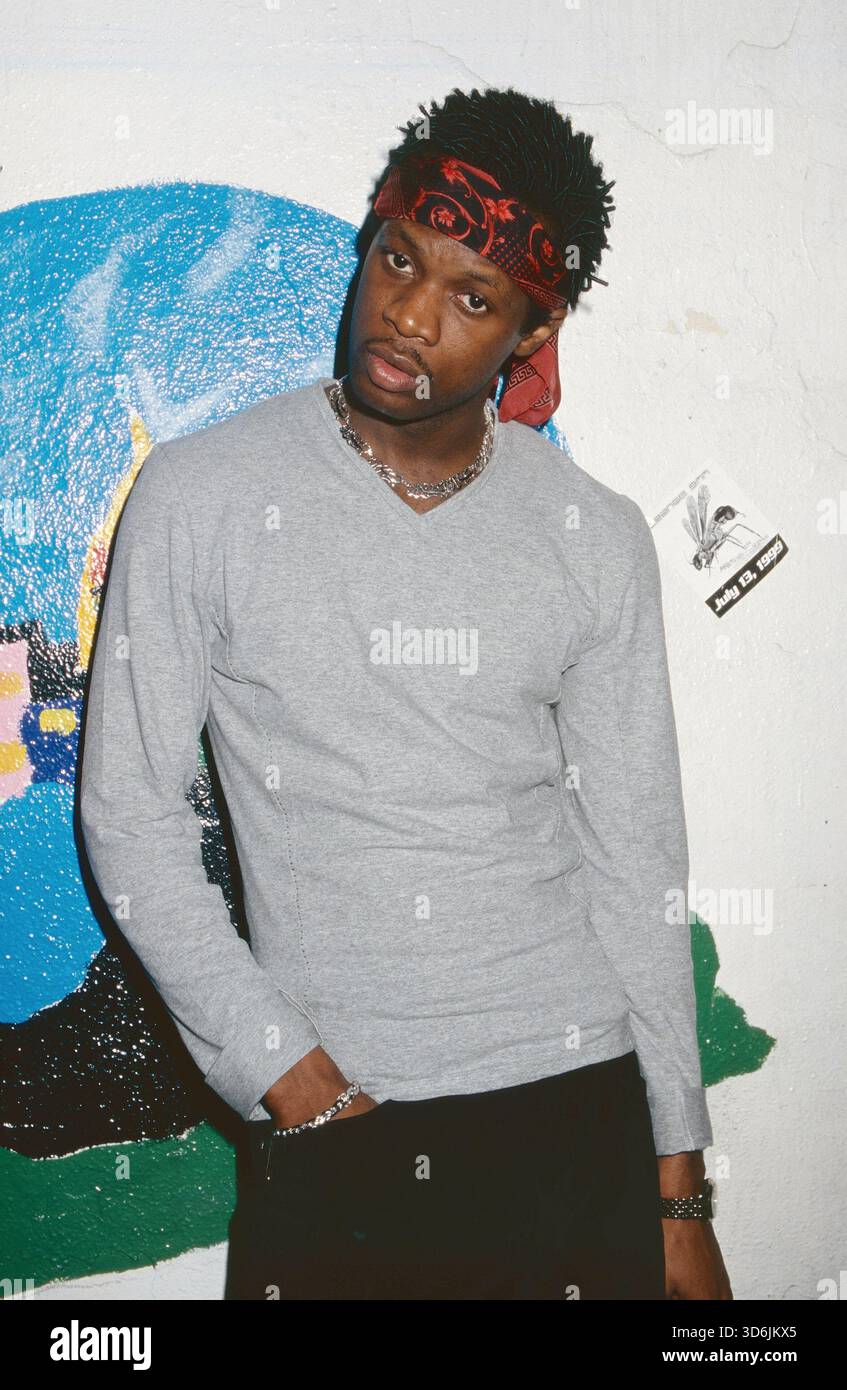 **AKTENFOTO** Pras Michel wegen ausländischen Einflusses zu 14 Jahren Gefängnis verurteilt. PRAs Michel von Fugees nimmt am 12. September 1999 an der „versus“ von Donatella Versace Fashion Show im Roseland Ballroom in New York Teil. Foto: Henry McGee/MediaPunch Stockfoto