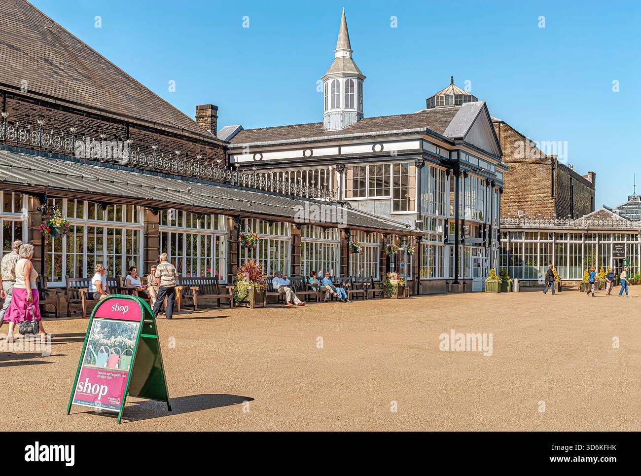 Pavilion Gardens in Buxton, ein historischer Veranstaltungsort im Herzen von Buxton, Derbyshire, England Stockfoto