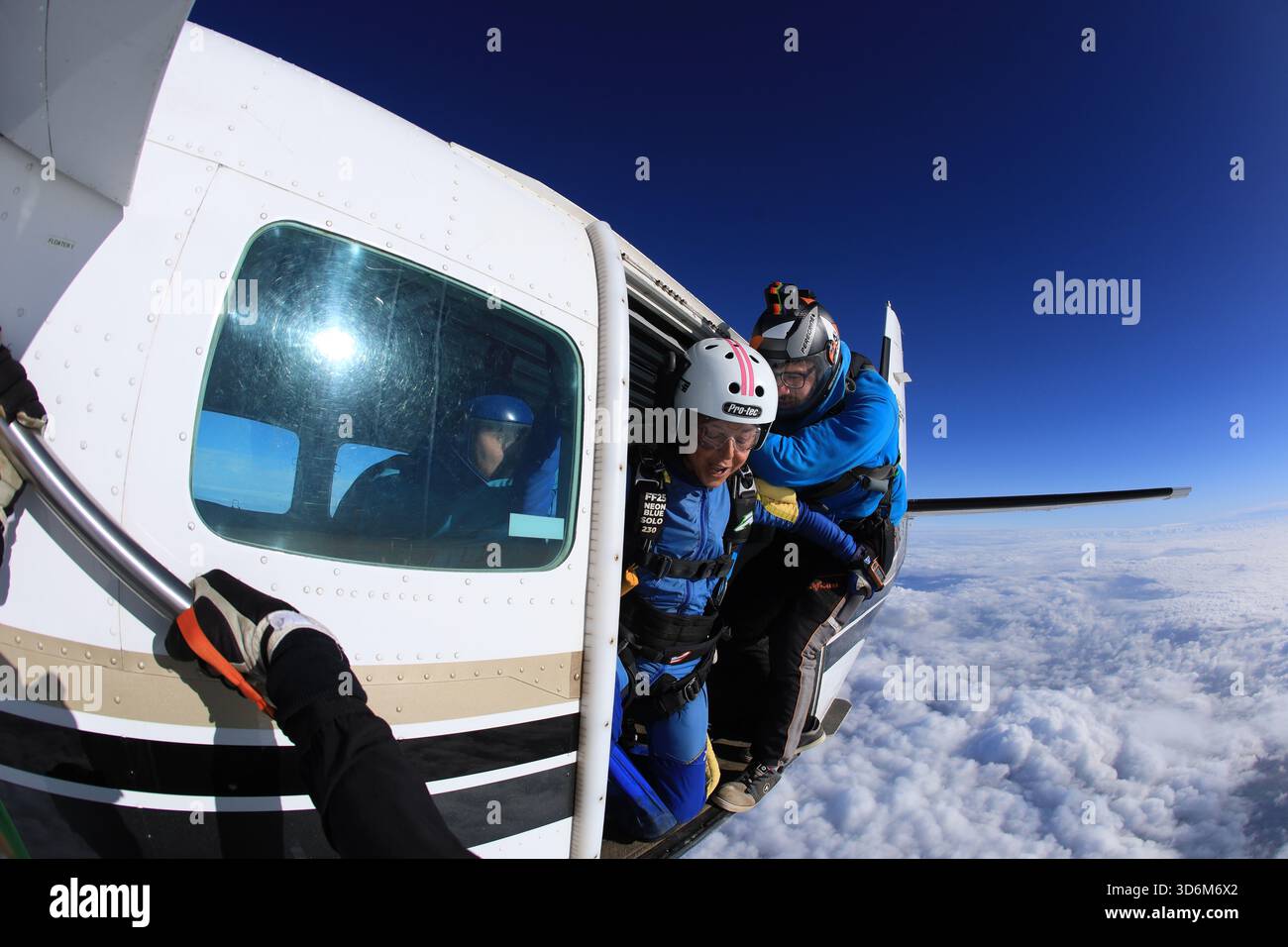 Fallschirmspringen lernen – beschleunigter Freifall Stockfoto