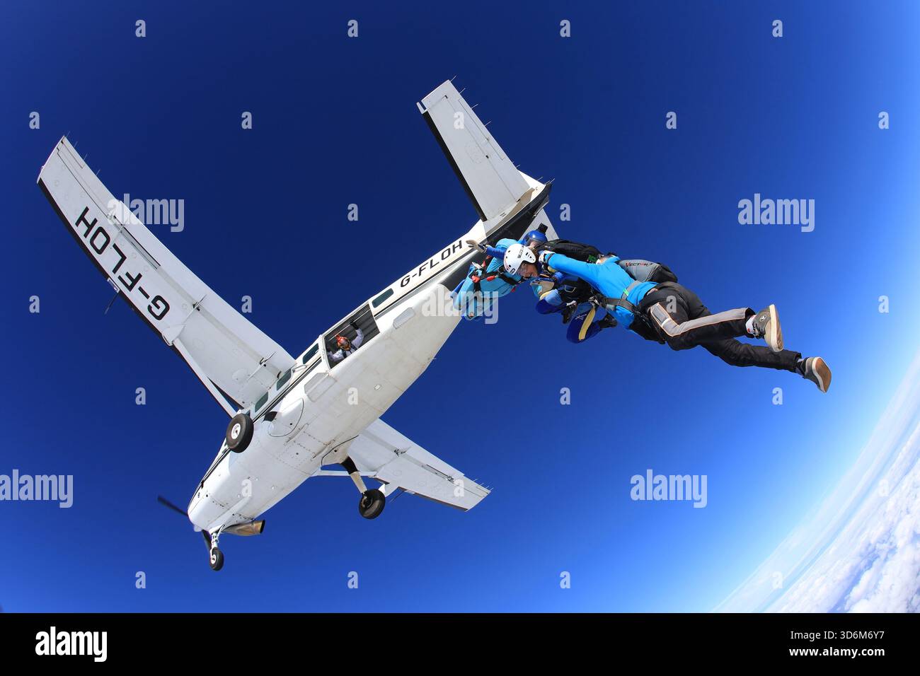 Fallschirmspringen lernen – beschleunigter Freifall Stockfoto
