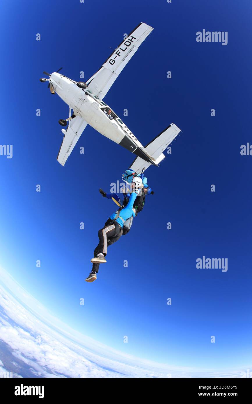 Fallschirmspringen lernen – beschleunigter Freifall Stockfoto