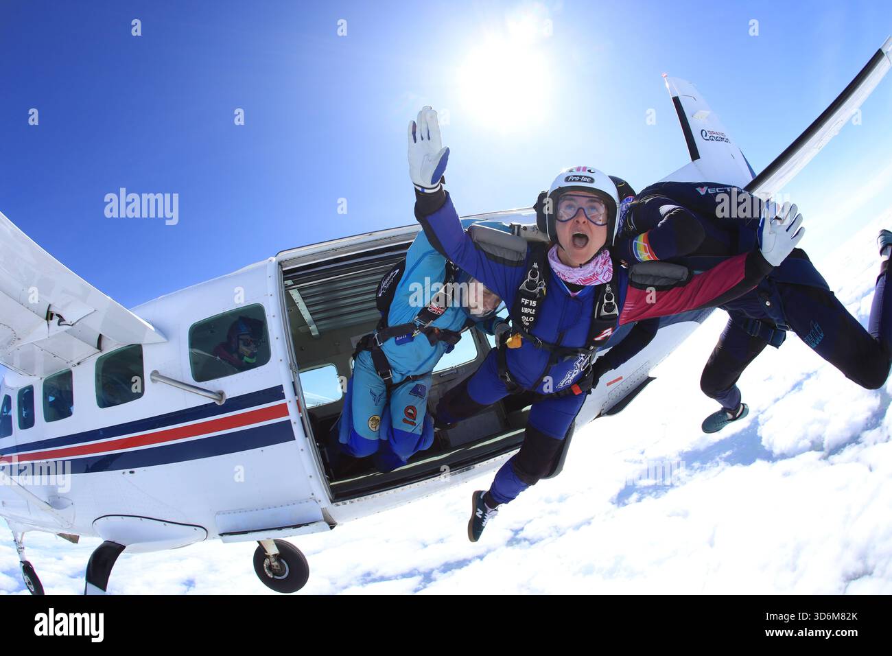 Fallschirmspringen lernen auf dem Langar Airfield - beschleunigter Freifall Stockfoto