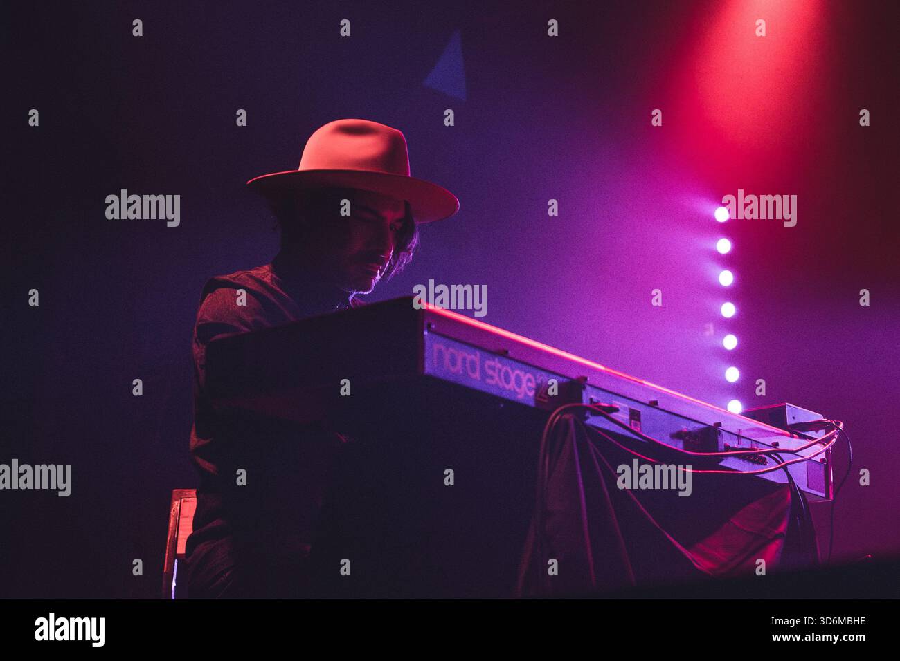 19. November 2025, Rom, Italien: Alessandro „Asso“ Stefana führt die „The Tomorrow man Tour“ (Foto: © Emanuela Vertolli/Pacific Press via ZUMA Press Wire) NUR ZUR REDAKTIONELLEN VERWENDUNG DURCH! Nicht für kommerzielle ZWECKE! Stockfoto