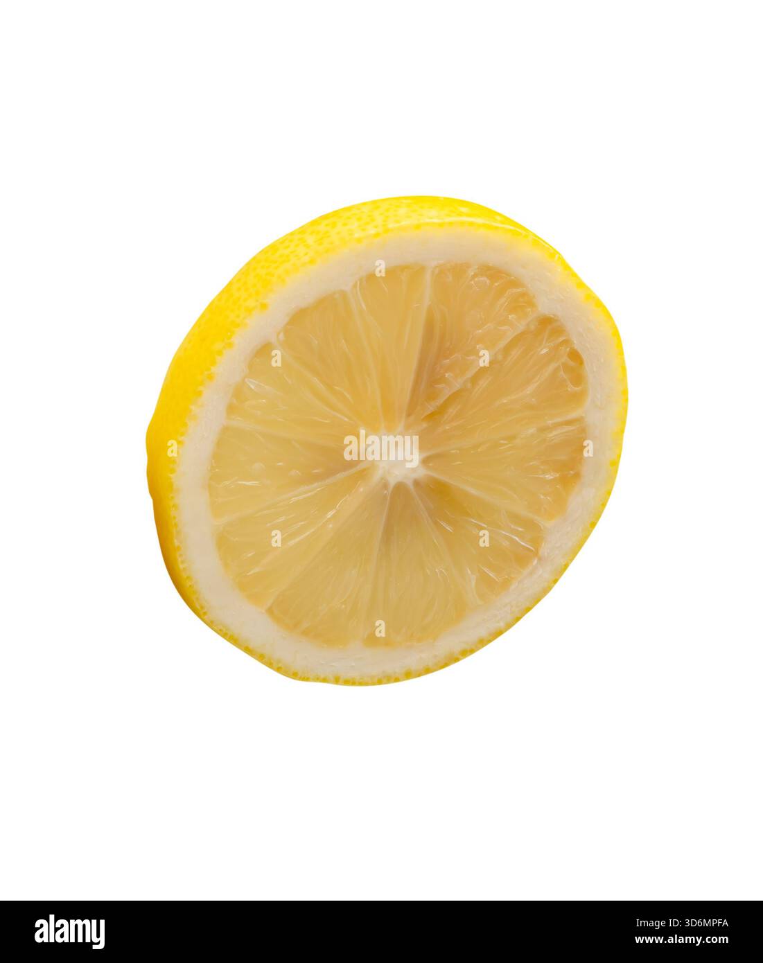 Vorderansicht reifer gelber Zitronenfrüchte in Scheiben in Kreisform ist auf weißem Hintergrund mit Schnittpfad isoliert. Stockfoto