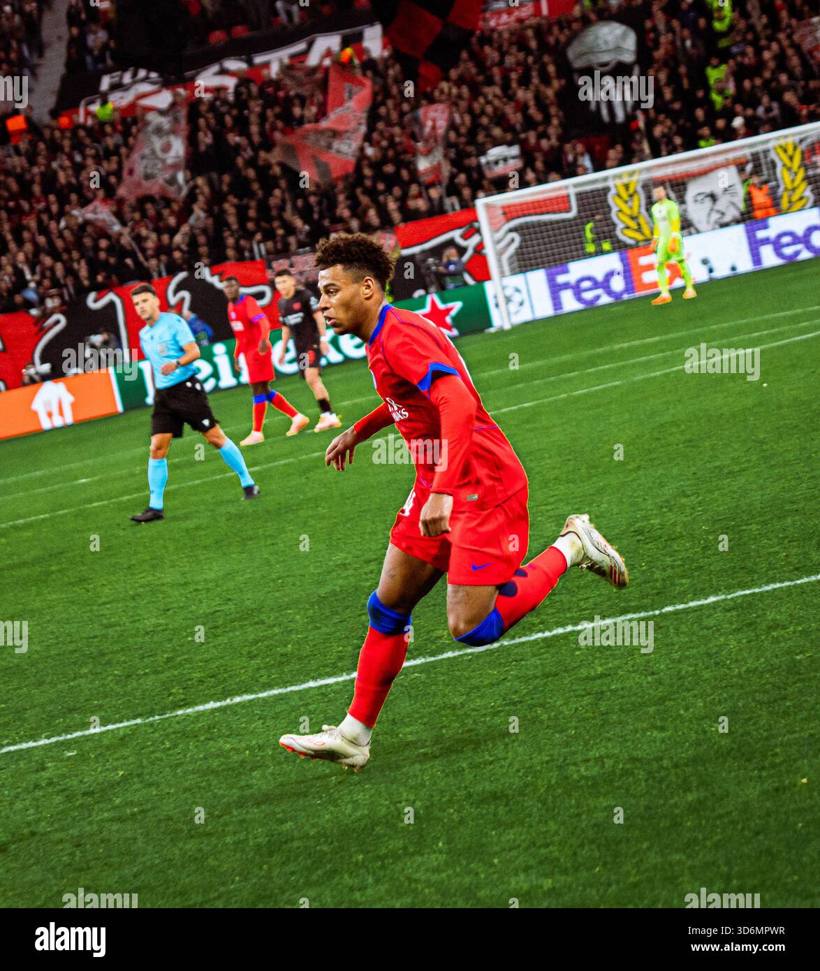 désiré doué beim Champions League Spiel gegen bayer leverkusen Stockfoto