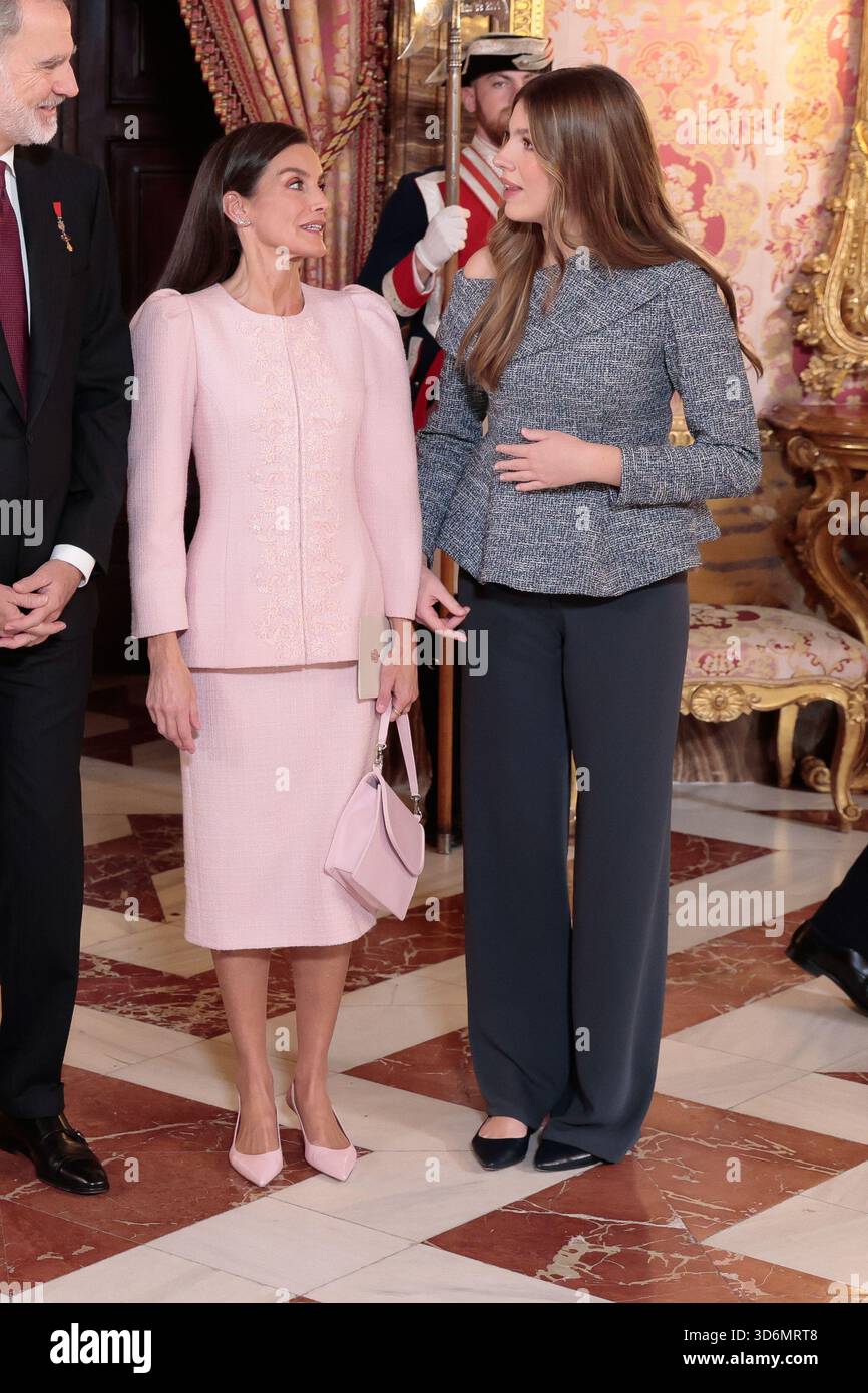 König Felipe VI. Von Spanien, Königin Letizia von Spanien, Prinzessin Leonor, Prinzessin Sofia, Königin Sofia von Spanien nimmt an der Lieferung von Toison de Oro im Royal Teil Stockfoto