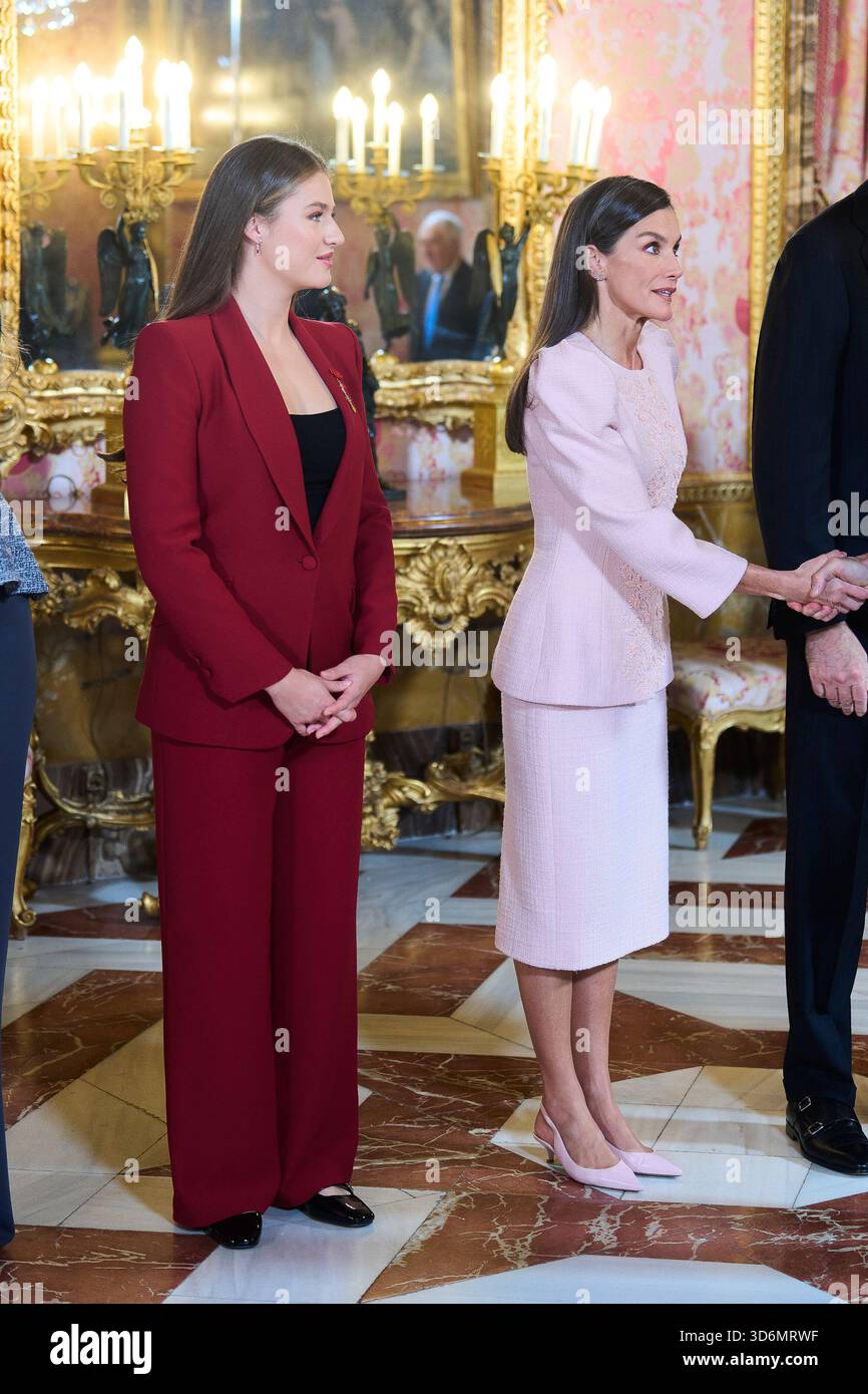 König Felipe VI. Von Spanien, Königin Letizia von Spanien, Prinzessin Leonor, Prinzessin Sofia, Königin Sofia von Spanien nimmt an der Lieferung von Toison de Oro im Royal Teil Stockfoto