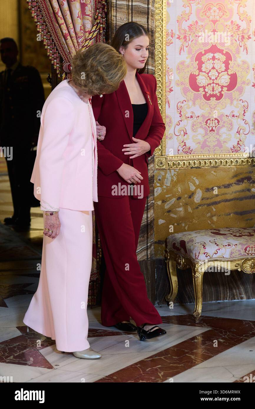 König Felipe VI. Von Spanien, Königin Letizia von Spanien, Prinzessin Leonor, Prinzessin Sofia, Königin Sofia von Spanien nimmt an der Lieferung von Toison de Oro im Royal Teil Stockfoto