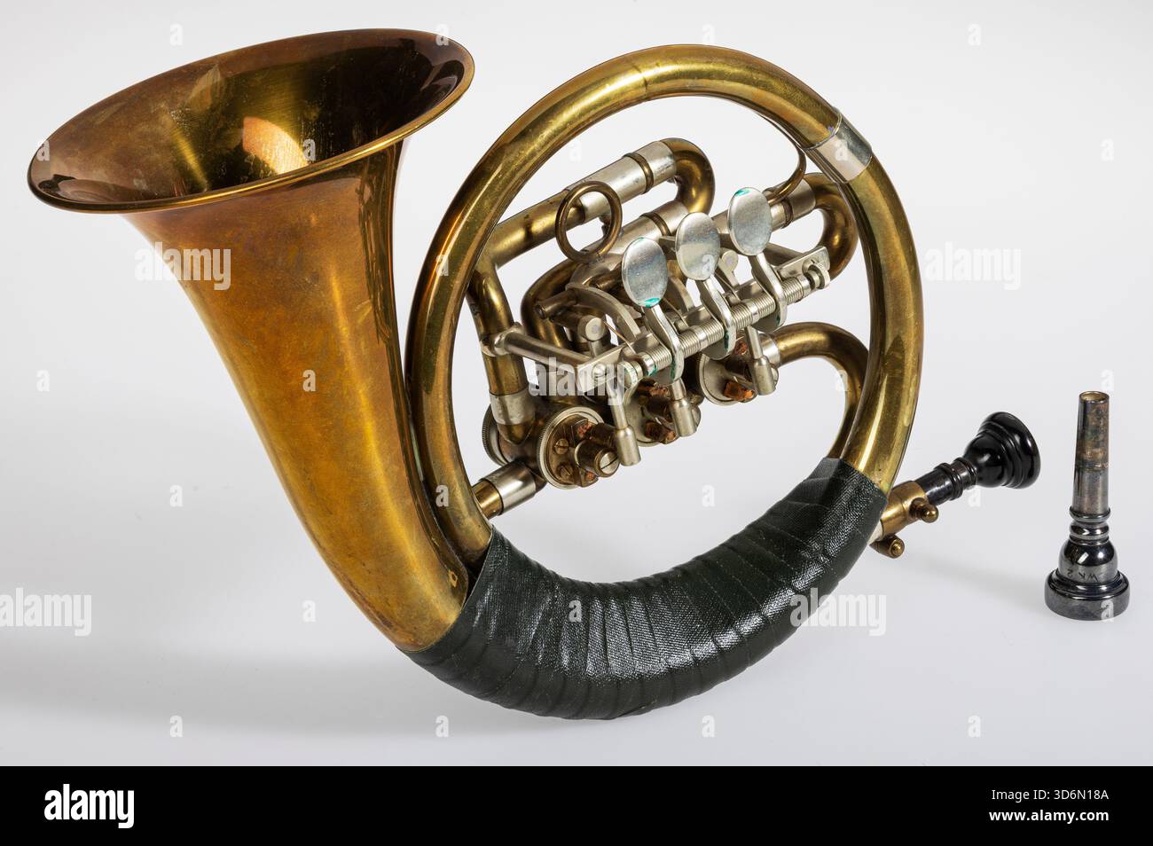 Klassisches 3-Ventil-Jagdmessing im Vintage-Stil Stockfoto