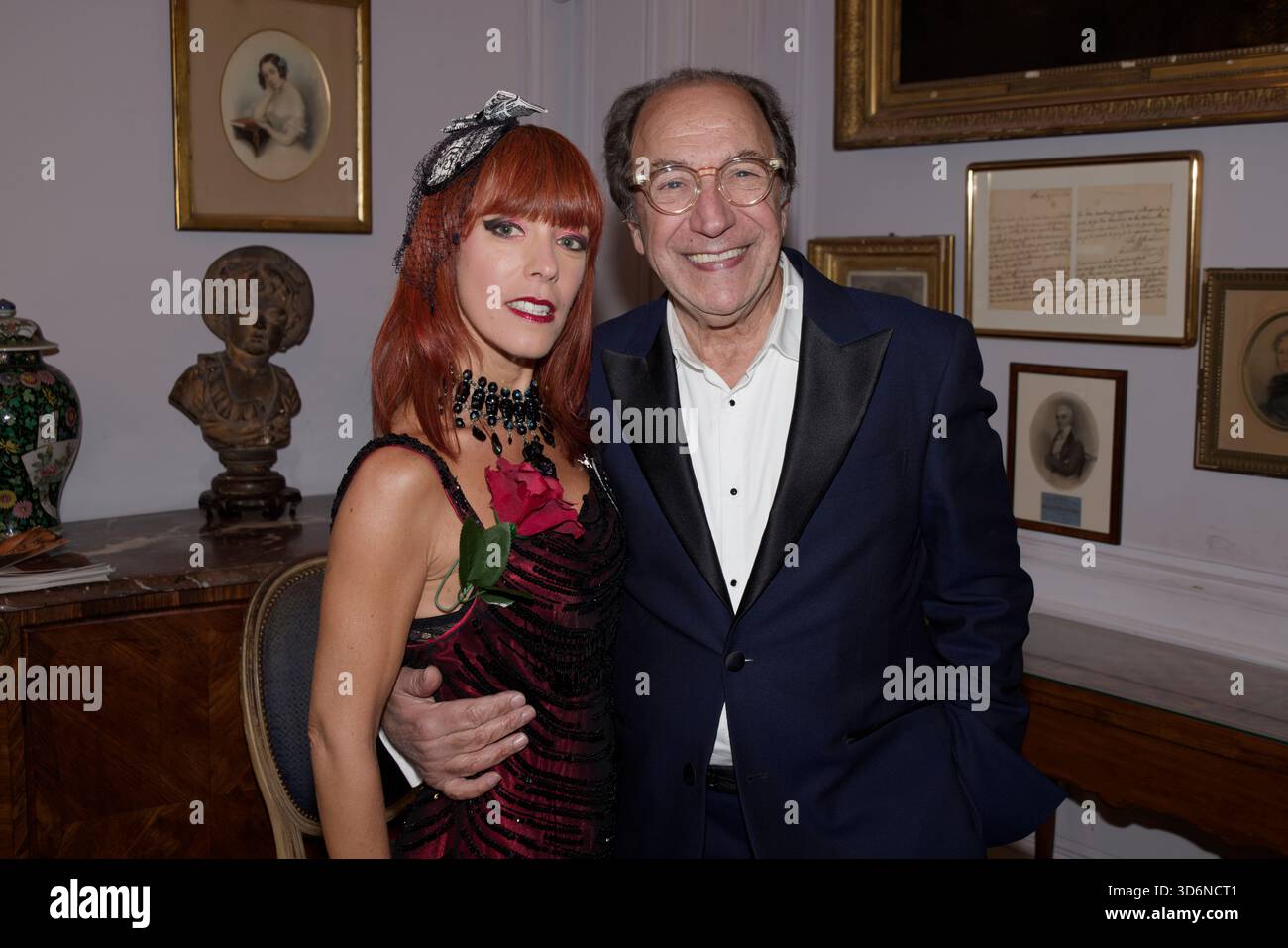 Paris, Frankreich. November 2025. Isadora Spacagna und Raphaël knafo nehmen am 20. November 2025 in Paris Teil, Frankreich, an dem Treffen von Kunst und Eleganz zugunsten des Vereins MARRAINE DE Cœur teil. Quelle: Bernard Menigault/Alamy Live News Stockfoto