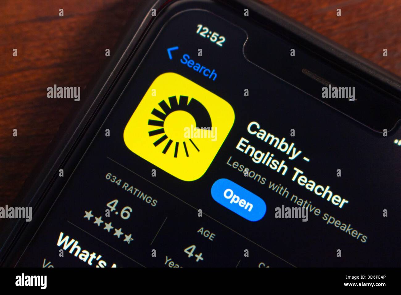 Mexiko-Stadt, MEXIKO - 16. April 2025 : Cambly Englisch lernen App-Seite im App Store. Stockfoto