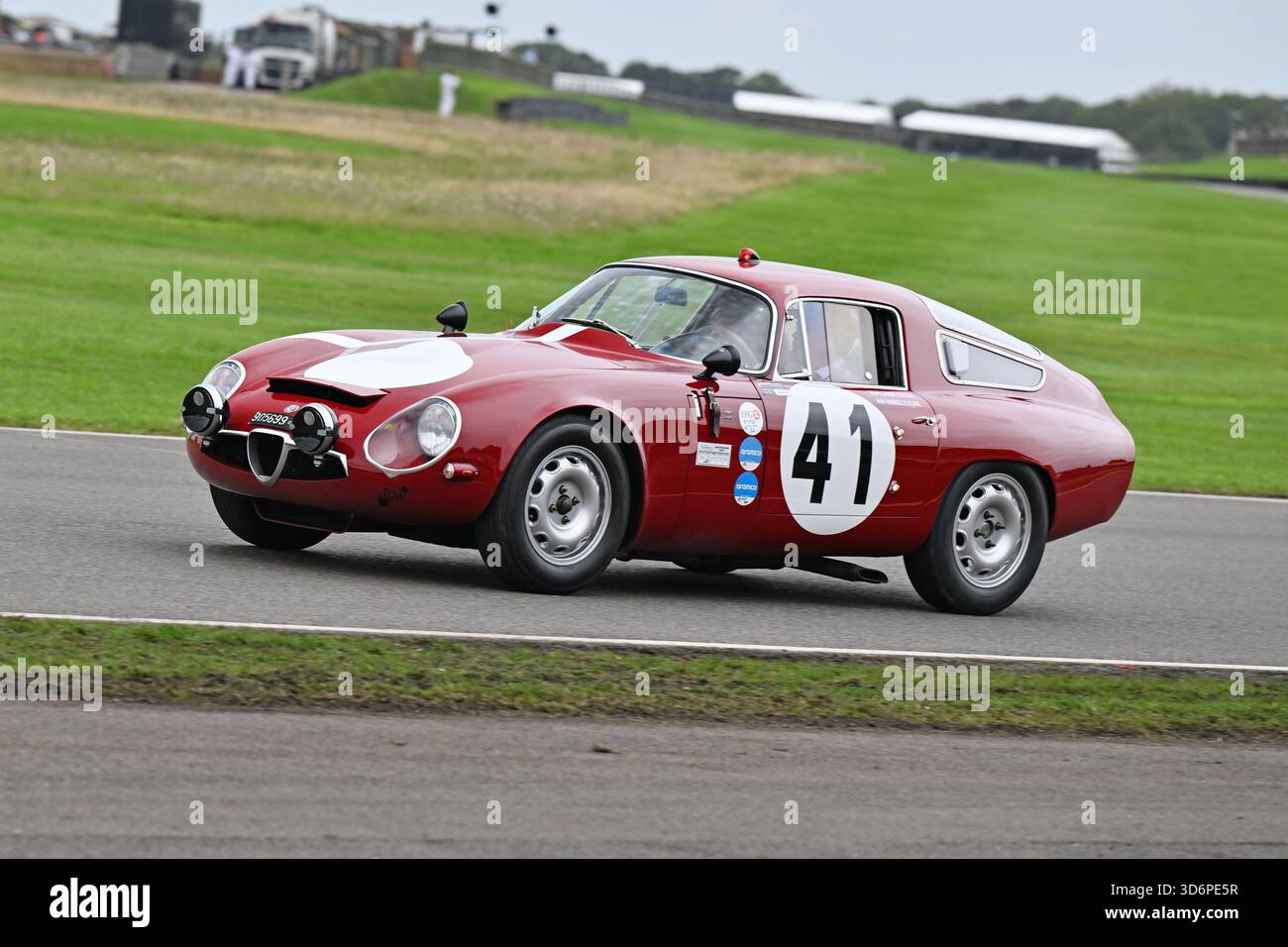 Alfa Romeo Giulia TZ, Alfa Romeo Celebrazione, Paraderunden zu Ehren der 100 Jahre seit Alfa Romeo die erste Hersteller-Weltmeisterschaft gewann Stockfoto