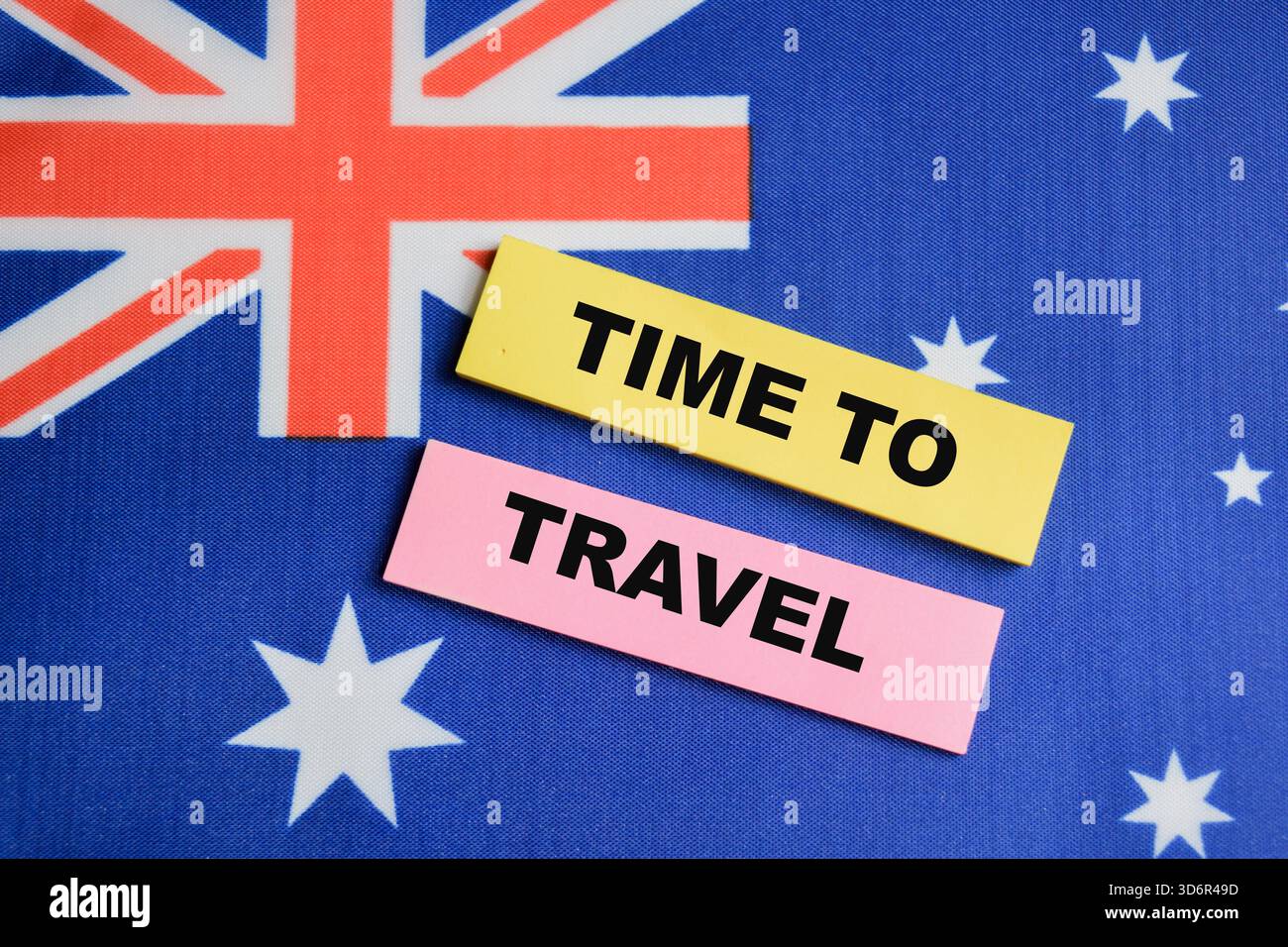 Konzept der Reisezeit Schreiben Sie auf Haftnotizen mit australischer Flagge. Stockfoto