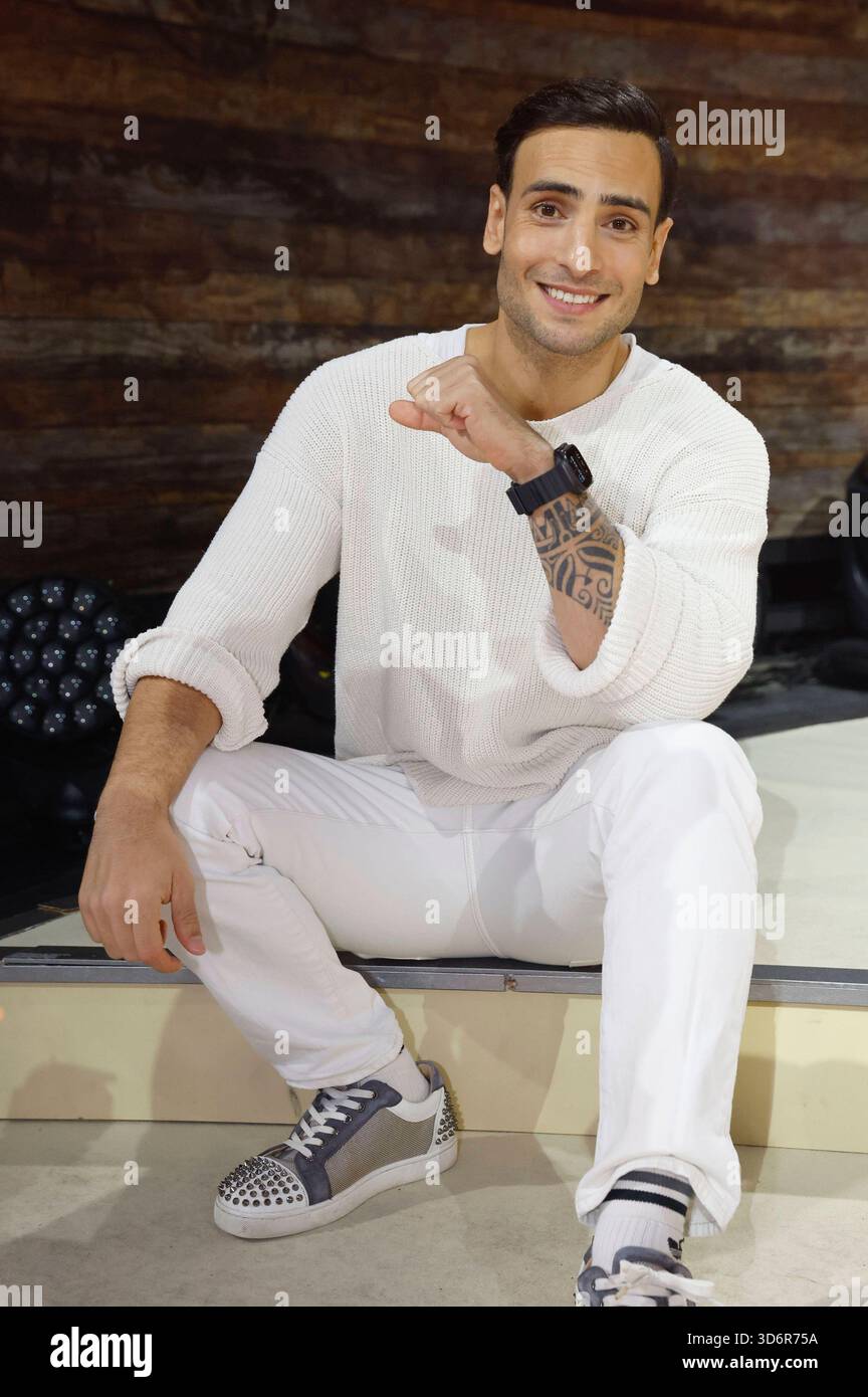 Timur Ülker beim 30. RTL-Spendenmarathon 2025 im Studio 8 der EMG Studios. Hürth, 21.11.2025 *** Timur Ülker beim RTL Spendenmarathon 30 2025 in Studio 8 der EMG Studios Hürth, 21 11 2025 Foto:XR.xStoffelsx/xFuturexImagex spendenmarathon 5734 Stockfoto