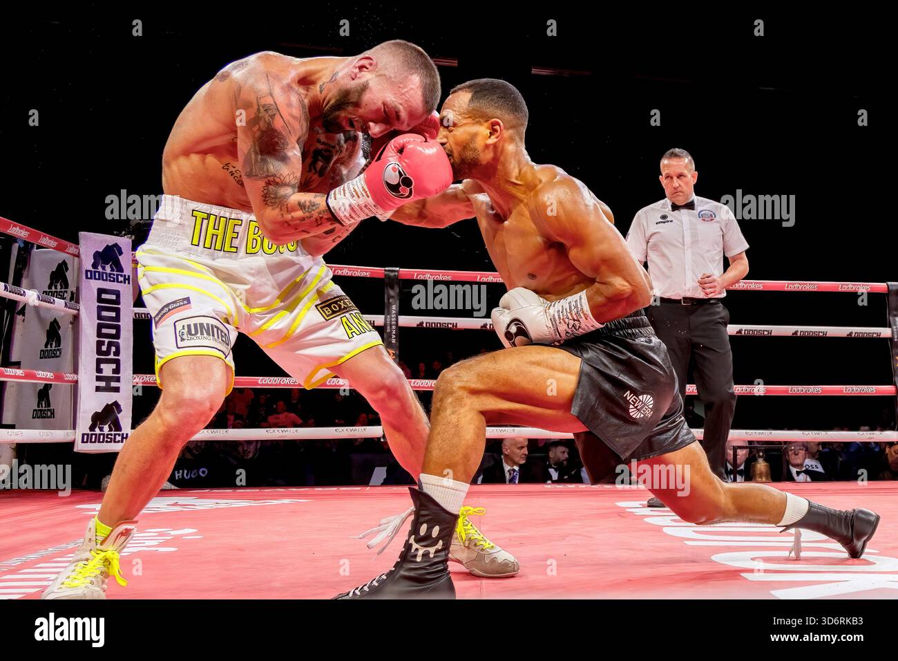 Brighton Centre, Stadt Brighton & Hove, East Sussex, Großbritannien. Harlem Eubank (UK) gegen Josh Wagner (CAN) im Weltergewicht im Brighton Centre für 10 Runden, in denen Eubank nach einer einstimmigen Punkteentscheidung gewann. 21. November 2025 David Smith/Alamy Stockfoto