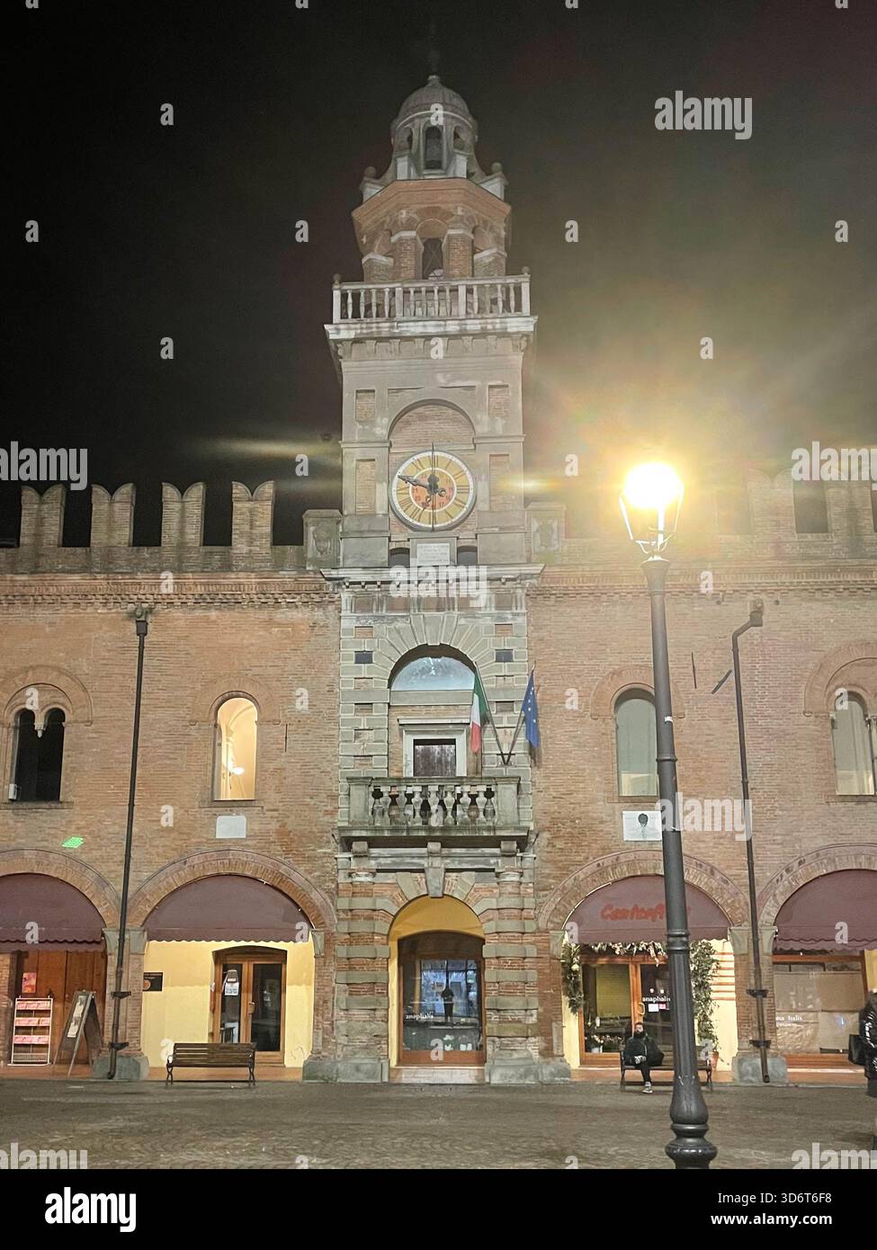 Uhrenturm der mittelalterlichen Stadt Cento, Ferrara, Italien Stockfoto