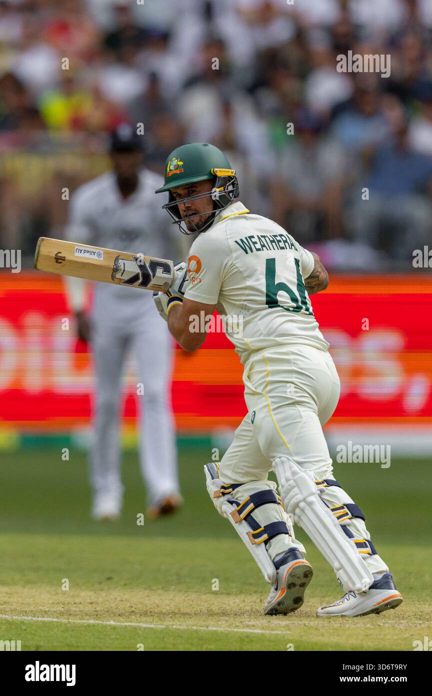 Perth, Australien. November 2025. Jake Weatherald aus Australien spielt beim NRMA Insurance Ashes First Test Day 2 Australien gegen England im Optus Stadium, Perth, Australien, 22. November 2025 (Foto: Santanu Banik/News Images) *** GER AUT SUI OUT *** in Perth, Australien am 22. November 2025. (Foto: Santanu Banik/News Images/SIPA USA) Credit: SIPA USA/Alamy Live News Stockfoto