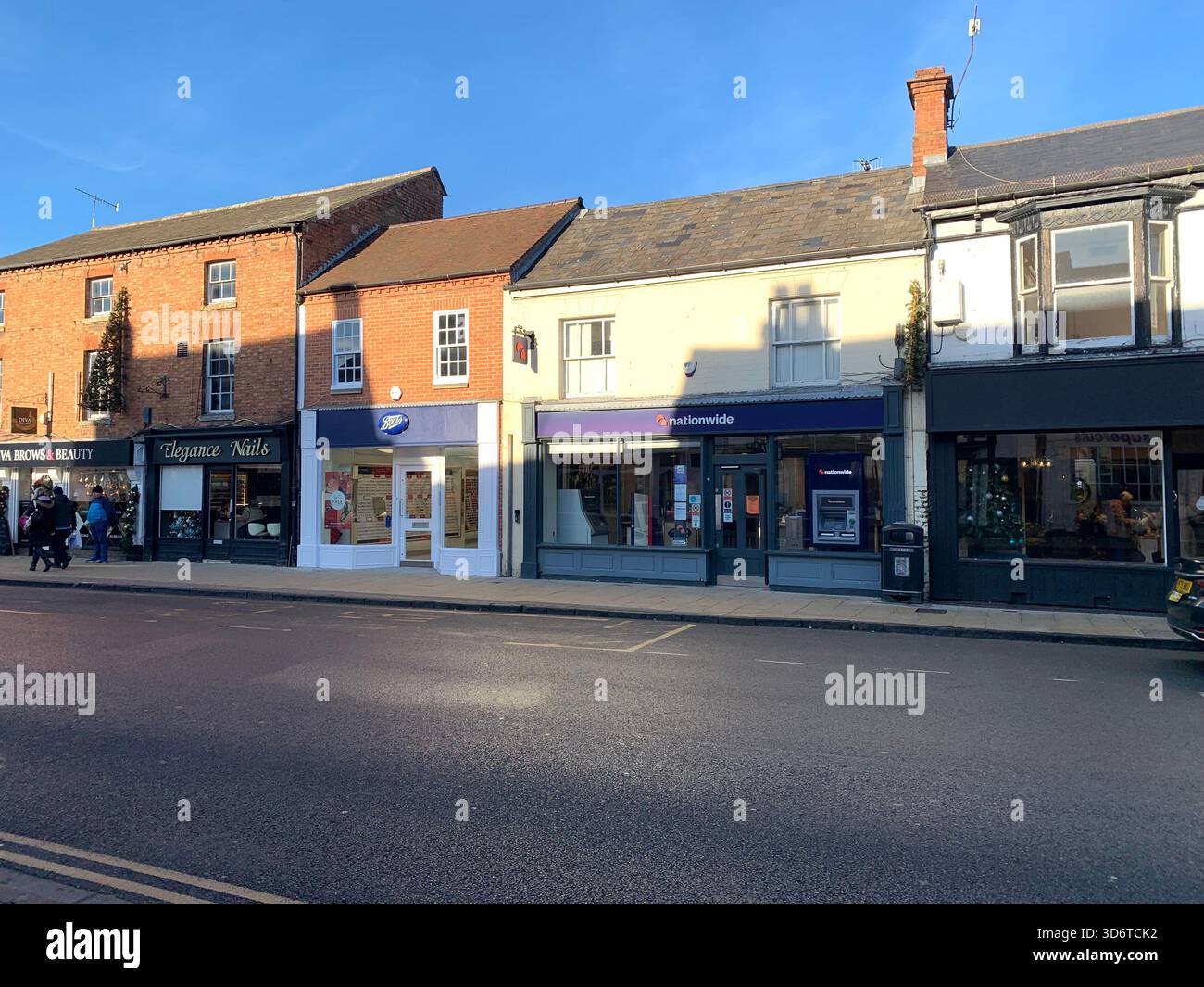 Stratford Upon Avon Shops Shakespear Poet Centre The People Shops Outside People People Walking Geschichte Schilder historischer Plätze - Smartphone-aufgenommenes Stockfoto