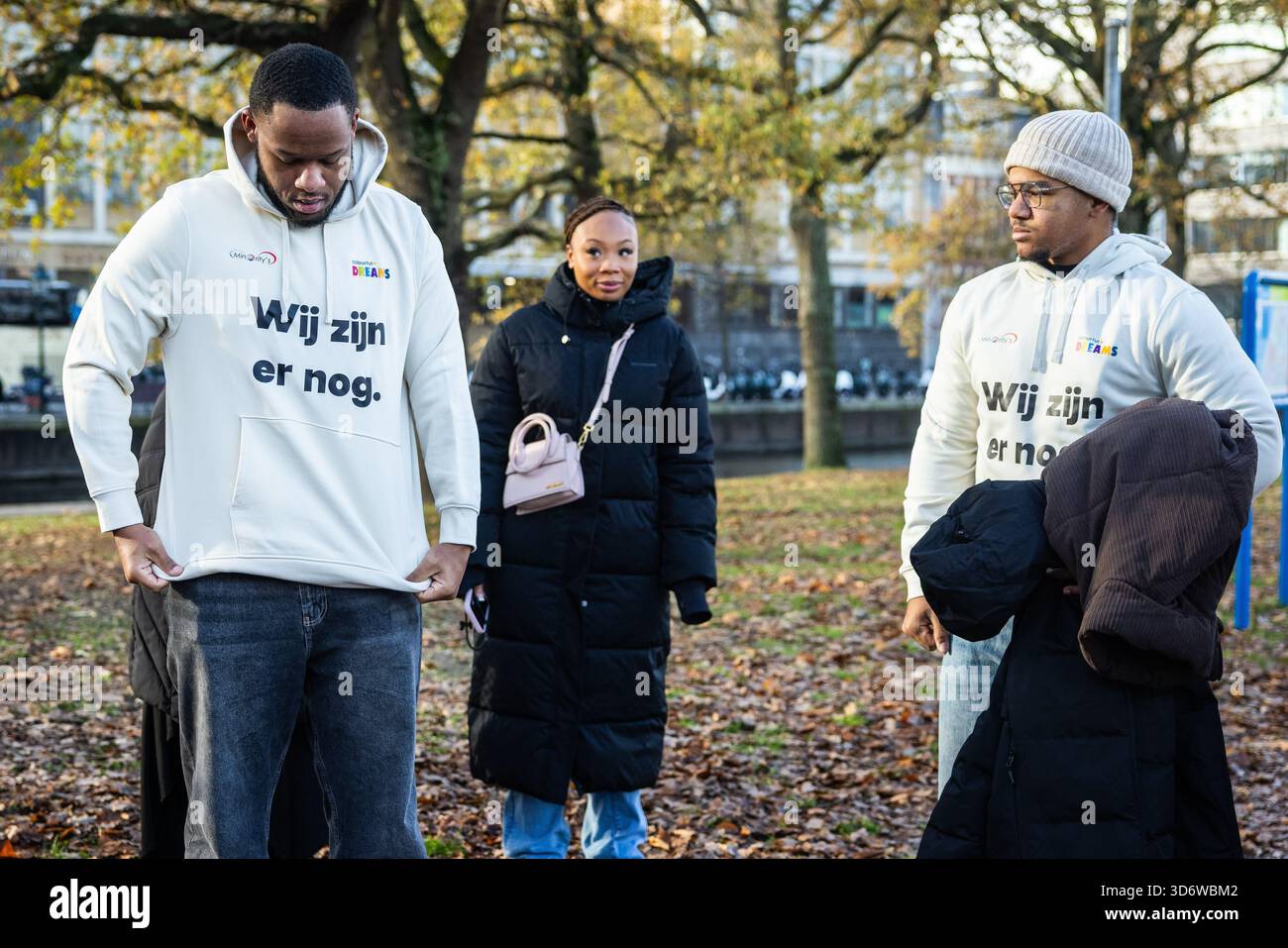 DIE HAAG - Opfer bei einer Demonstration in Koekamp. Das unabhängige Jugendförderungsgremium (OJPT) organisiert die Sitzung, um sich für die Anerkennung der von dem Leistungsskandal betroffenen Kinder einzusetzen. ANP LAURENS VAN PUTTEN netherlands Out - belgien Out Credit: ANP/Alamy Live News Stockfoto