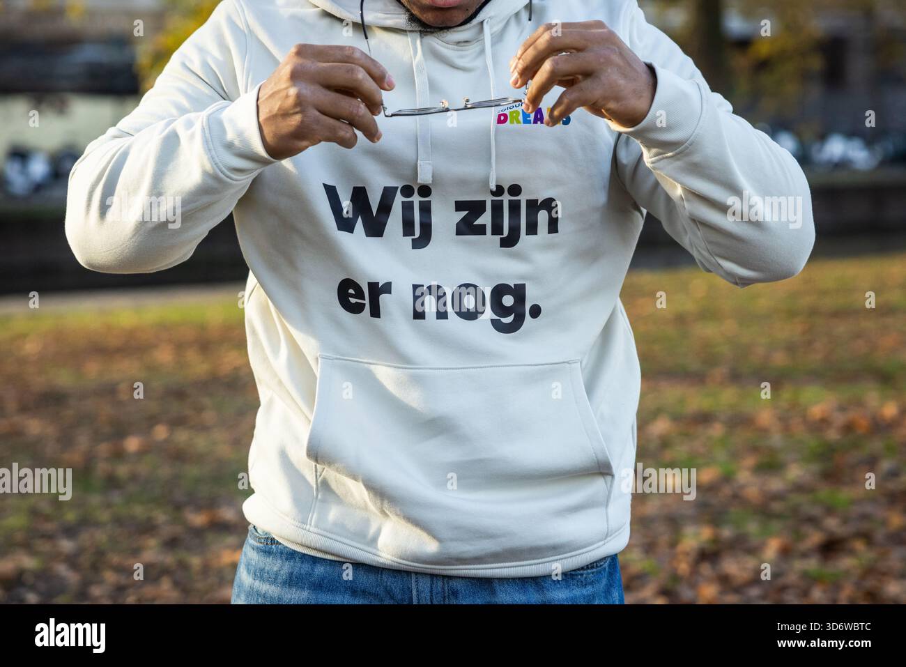 DIE HAAG - Opfer bei einer Demonstration in Koekamp. Das unabhängige Jugendförderungsgremium (OJPT) organisiert die Sitzung, um sich für die Anerkennung der von dem Leistungsskandal betroffenen Kinder einzusetzen. ANP LAURENS VAN PUTTEN netherlands Out - belgien Out Credit: ANP/Alamy Live News Stockfoto