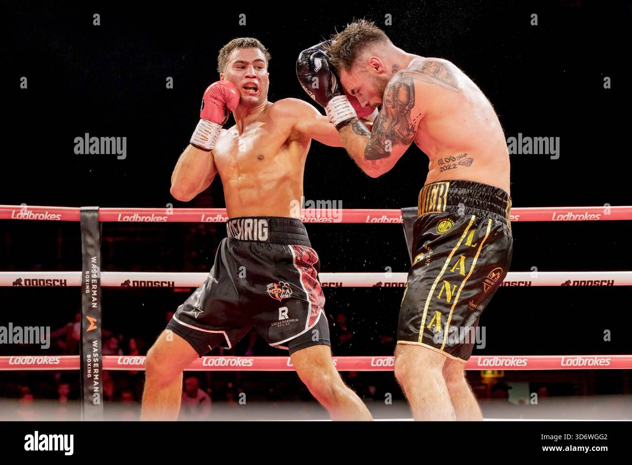 Brighton Centre, Stadt Brighton & Hove, East Sussex, Großbritannien. Boxkampf als Lucas Roehrig (UK) gegen Brice Clavier (FR) im Brighton Centre für 8 Runden, bei denen Lucas Roehrig mit einer Punkteentscheidung gewann. 21. November 2025 David Smith/Alamy Stockfoto