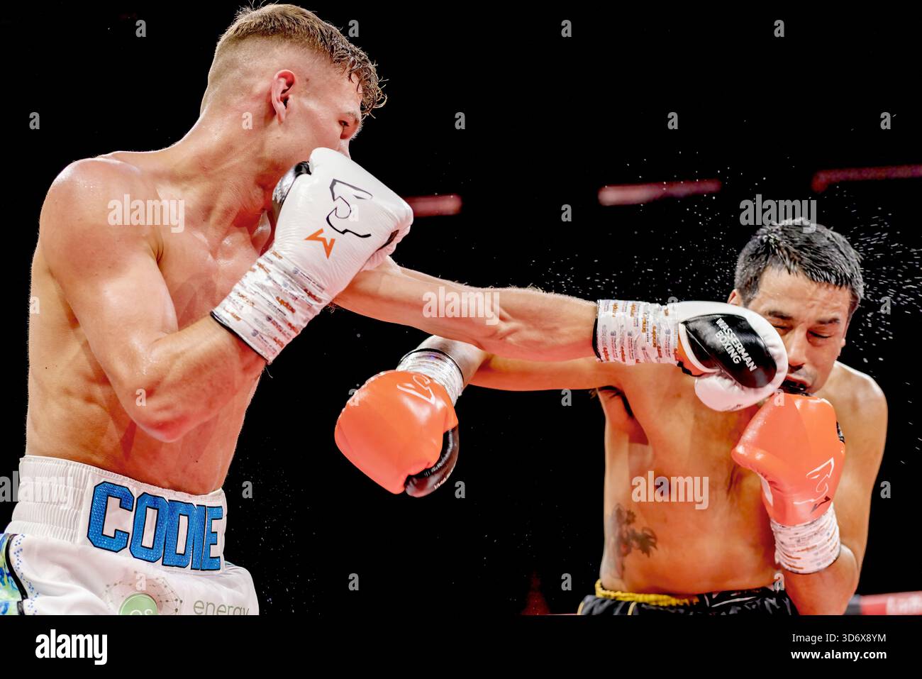 Brighton Centre, Stadt Brighton & Hove, East Sussex, Großbritannien. Boxen als Codie Smith (UK) gegen Franco Andres Cajal (Arg) Superfedergewicht-Wettbewerb im Brighton Centre für 8 Runden, in denen Codie Smith nach einer Punkteentscheidung gewann. 21. November 2025 David Smith/Alamy Stockfoto