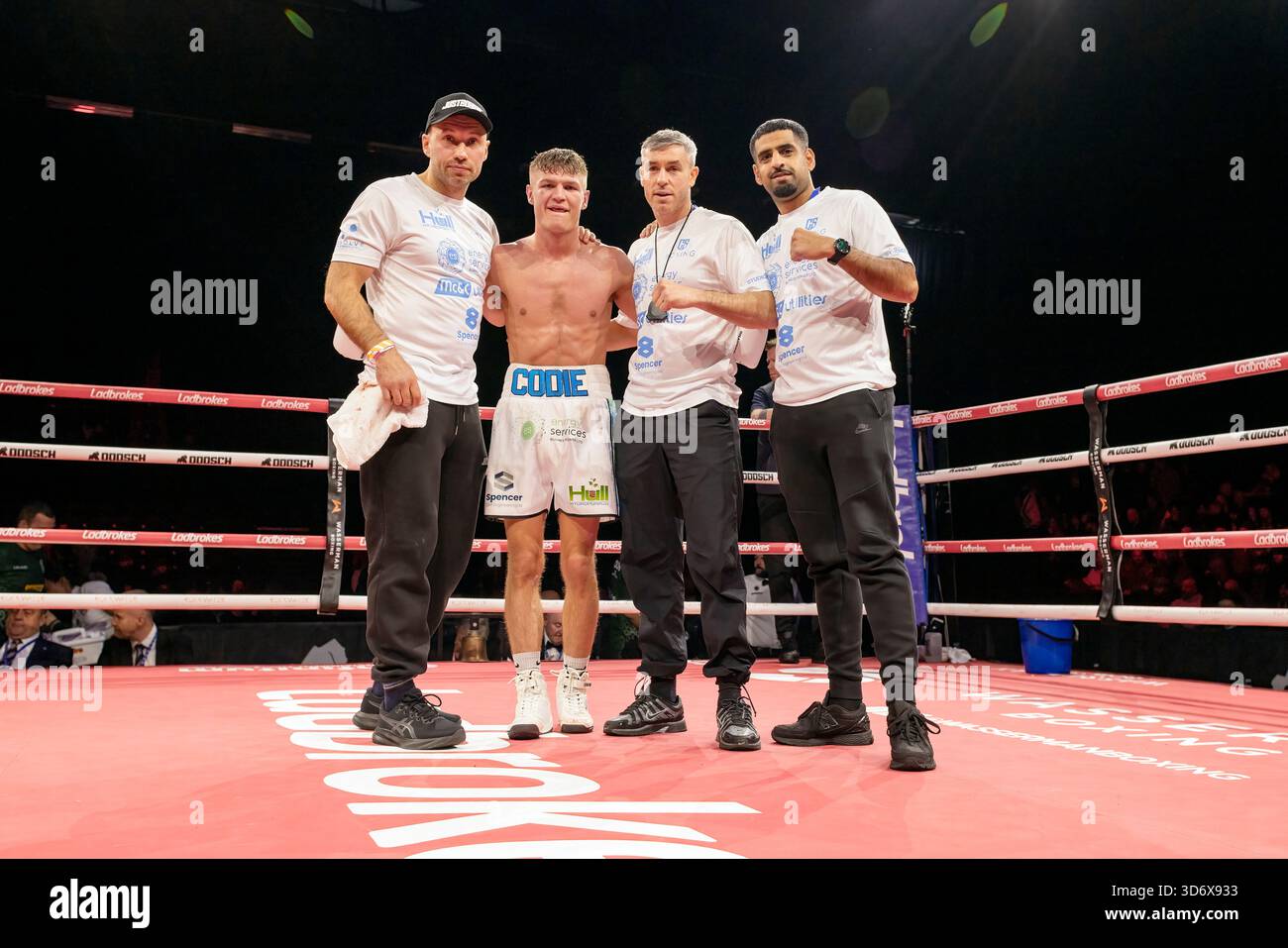 Brighton Centre, Stadt Brighton & Hove, East Sussex, Großbritannien. Boxen als Codie Smith (UK) gegen Franco Andres Cajal (Arg) Superfedergewicht-Wettbewerb im Brighton Centre für 8 Runden, in denen Codie Smith nach einer Punkteentscheidung gewann. 21. November 2025 David Smith/Alamy Stockfoto