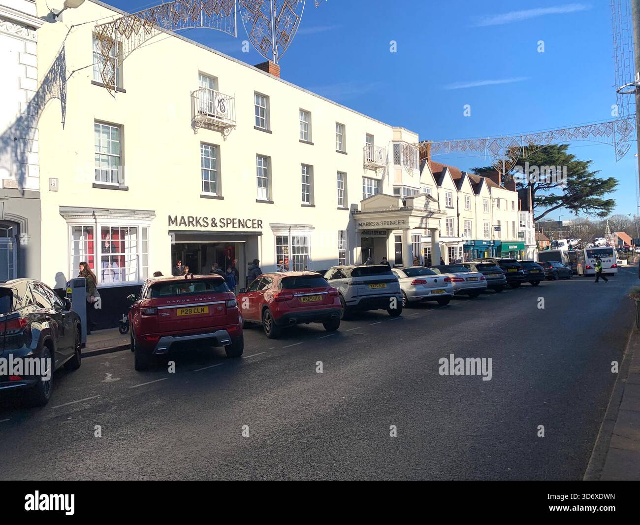 Stratford Upon Avon Shops Shakespear Poet Centre The People Shops Outside People People Walking Geschichte Schilder historischer Plätze - Smartphone-aufgenommenes Stockfoto