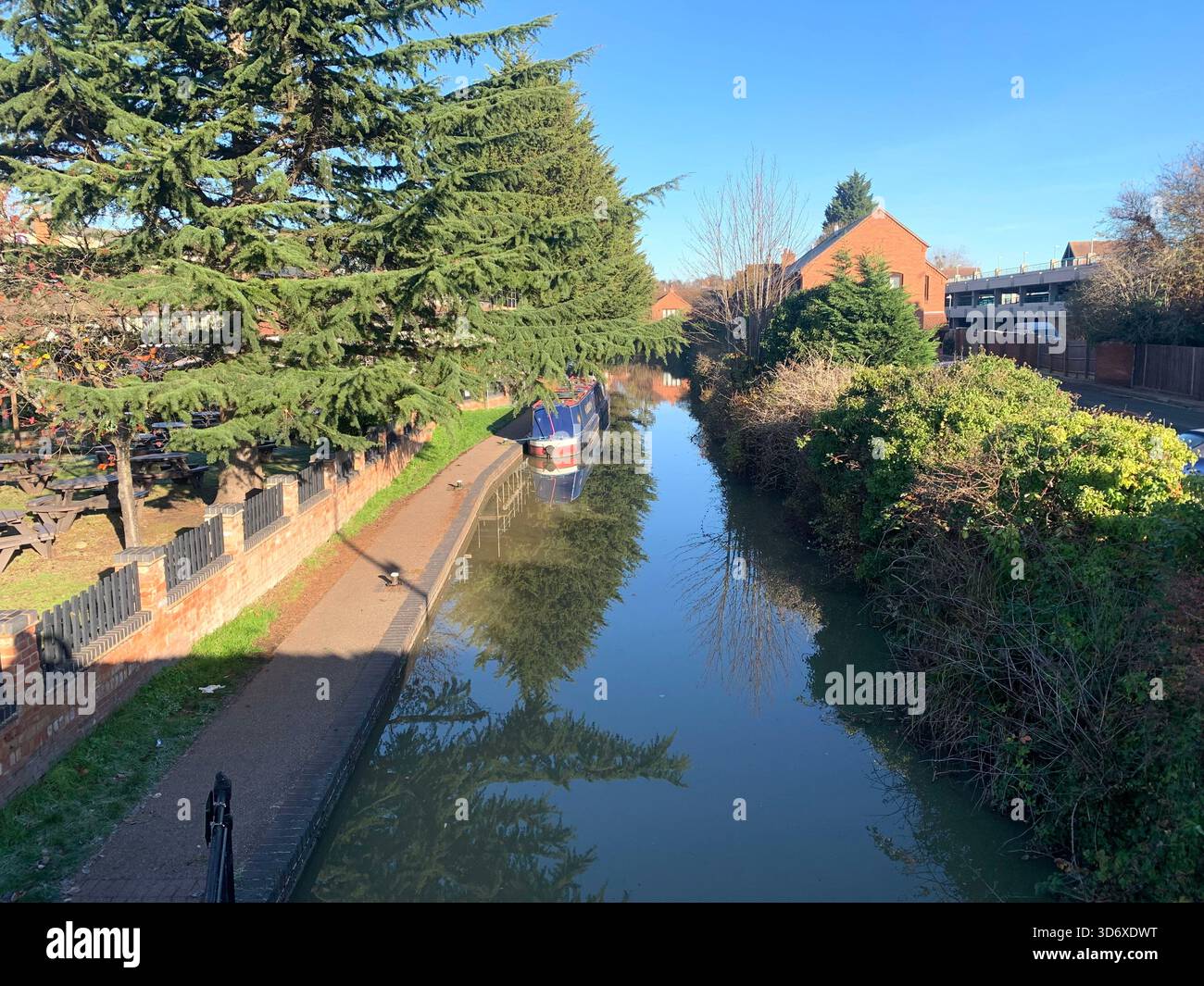 Stratford Upon Avon Shops Shakespear Poet Centre The People Shops Outside People People Walking Geschichte Schilder historischer Plätze - Smartphone-aufgenommenes Stockfoto