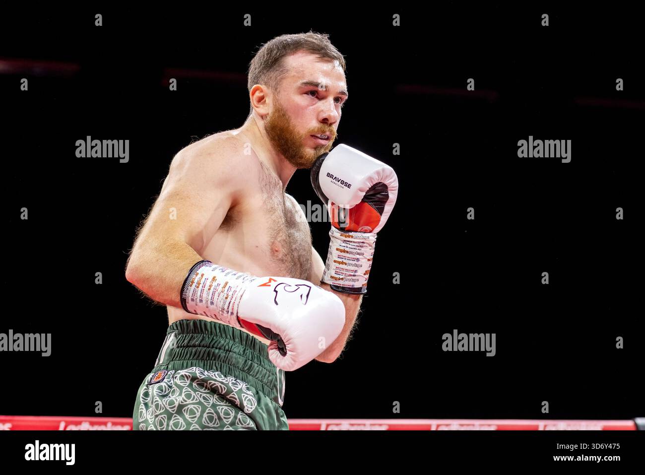 Brighton Centre, Stadt Brighton & Hove, East Sussex, Großbritannien. Boxkampf als Kieran Malloy (IRL) gegen Zeuz Vargez Soberanis (Mex) im Weltergewicht im Brighton Centre für 8 Runden, in denen Kieran Malloy nach einer Punkteentscheidung gewann. 21. November 2025 David Smith/Alamy Stockfoto