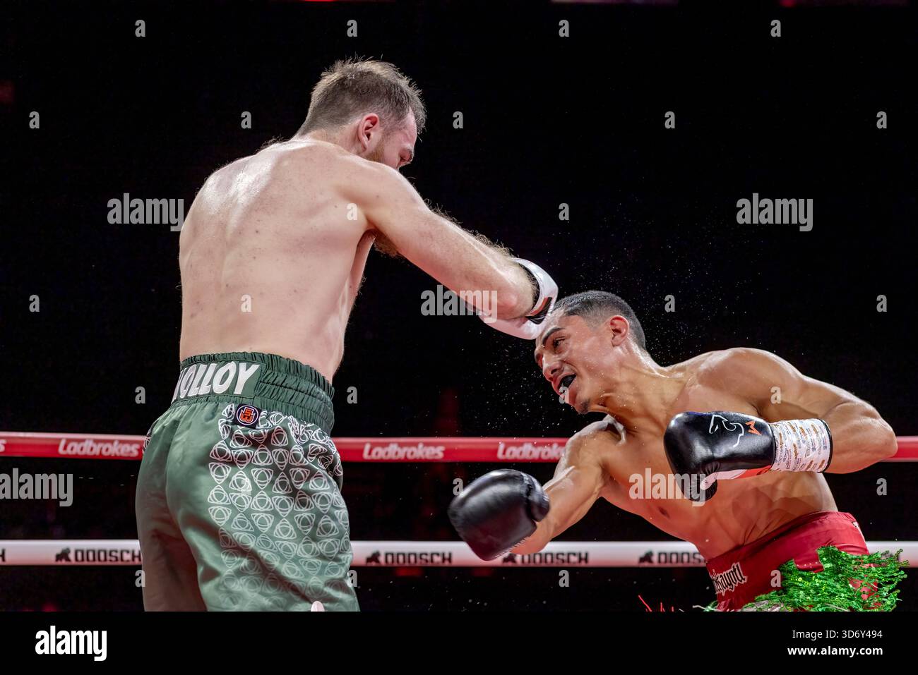 Brighton Centre, Stadt Brighton & Hove, East Sussex, Großbritannien. Boxkampf als Kieran Malloy (IRL) gegen Zeuz Vargez Soberanis (Mex) im Weltergewicht im Brighton Centre für 8 Runden, in denen Kieran Malloy nach einer Punkteentscheidung gewann. 21. November 2025 David Smith/Alamy Stockfoto