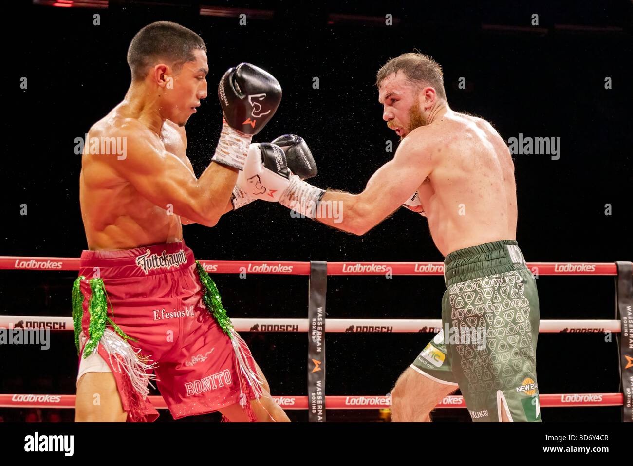 Brighton Centre, Stadt Brighton & Hove, East Sussex, Großbritannien. Boxkampf als Kieran Malloy (IRL) gegen Zeuz Vargez Soberanis (Mex) im Weltergewicht im Brighton Centre für 8 Runden, in denen Kieran Malloy nach einer Punkteentscheidung gewann. 21. November 2025 David Smith/Alamy Stockfoto