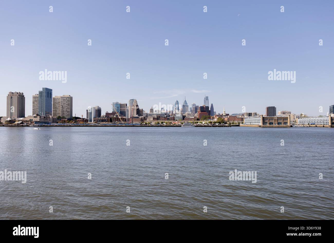 Blick auf die Innenstadt von Philadelphia, von Camden, New Jersey. Stockfoto