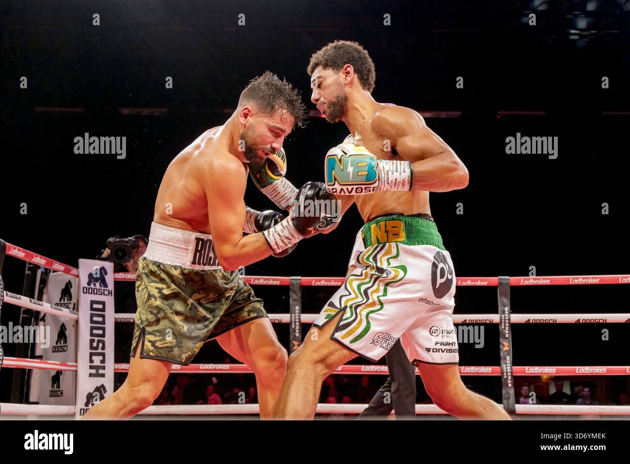 Brighton Centre, Stadt Brighton & Hove, East Sussex, Großbritannien. Beim Boxkampf mit Niall Brown (UK) gegen Pierre Rosadinni (FR) gewann Niall Brown acht Runden im Mittelgewicht im Brighton Centre. 21. November 2025 David Smith/Alamy Stockfoto