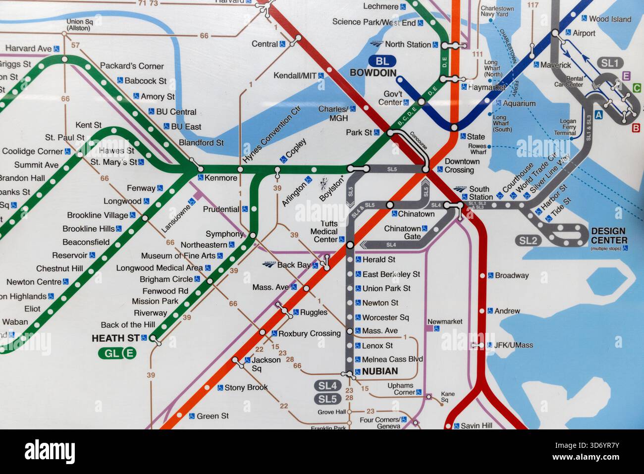Boston MBTA U-Bahn- und Bus-Karte mit farbcodierten Linien Stockfoto