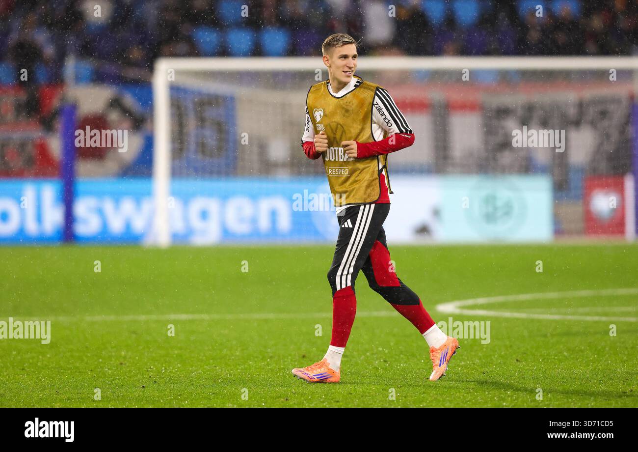 firo : 14.11.2025 , Fußball, Fußball, internationales Spiel, DFB, Nationalmannschaft, Männer, FIFA-WM-Qualifikation 2026, WM-Qualifikation, Luxemburg - Deutschland, GER 0:2 Nico Schlotterbeck, GER, während des warm-up (c) WORLDRIGHTS !!!, unsere Bedingungen Stockfoto