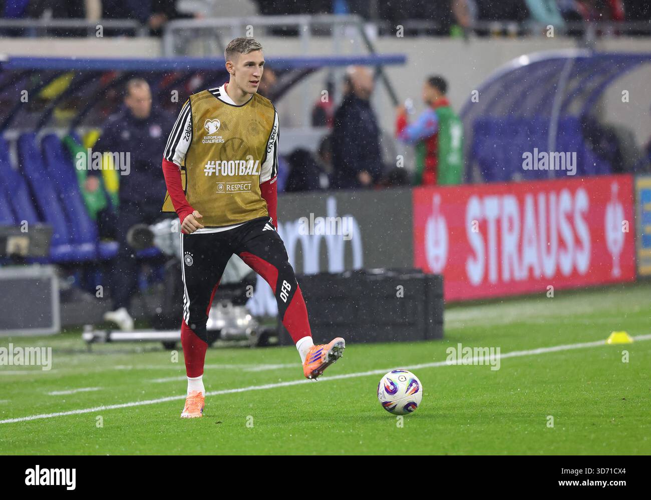 firo : 14.11.2025 , Fußball, Fußball, internationales Spiel, DFB, Nationalmannschaft, Männer, FIFA-WM-Qualifikation 2026, WM-Qualifikation, Luxemburg - Deutschland, GER 0:2 Nico Schlotterbeck, GER, warm Up (c) WORLDRIGHTS !!!, unsere Geschäftsbedingungen a Stockfoto