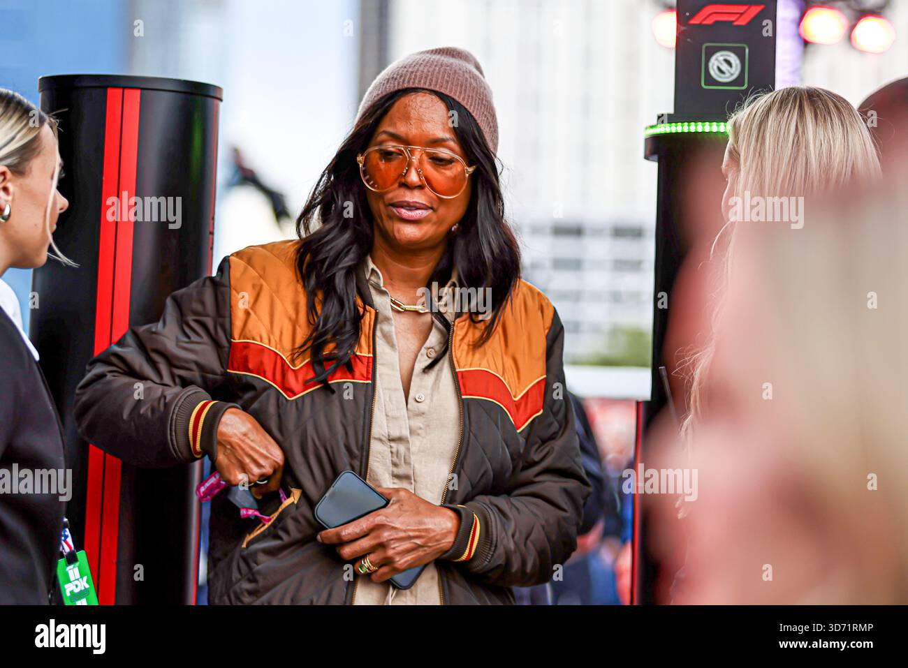 Las Vegas, Usa. November 2025. f1 Paddock Gast am Sonntag des Formel 1 Heineken Las Vegas Grand Prix 2025 auf dem Las Vegas Strip Circuit, vor der 22. Runde von 24 der FIA Formel 1 Weltmeisterschaft 2025 (20.-23. November 2025). Quelle: AVENS-IMAGES.COM/Alamy Live News Stockfoto