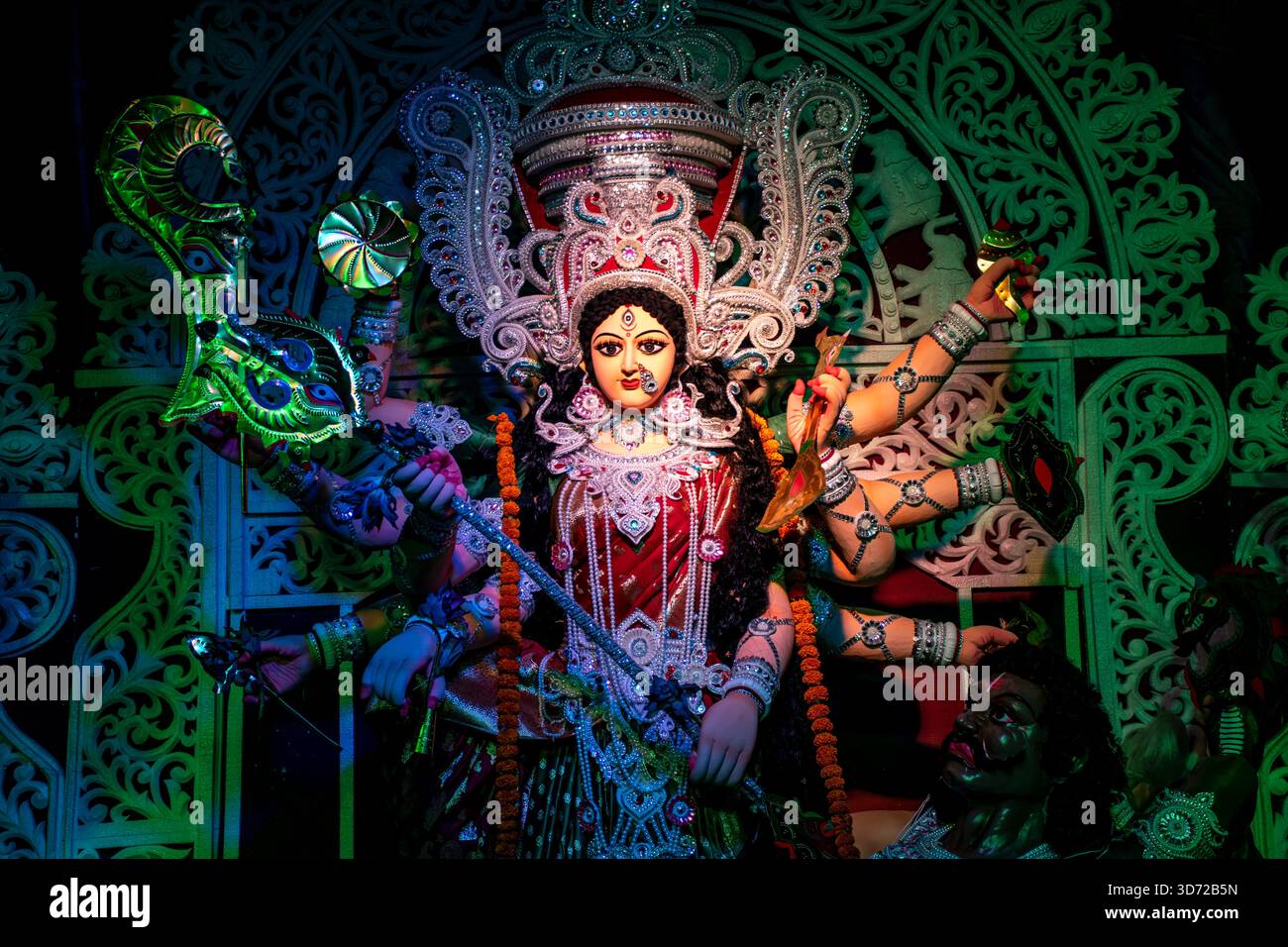 Idol der Göttin Durga in Durga Puja 2025 organisiert vom Chatteshwari Kali Tempel, Chattogram, Bangladesch. Stockfoto