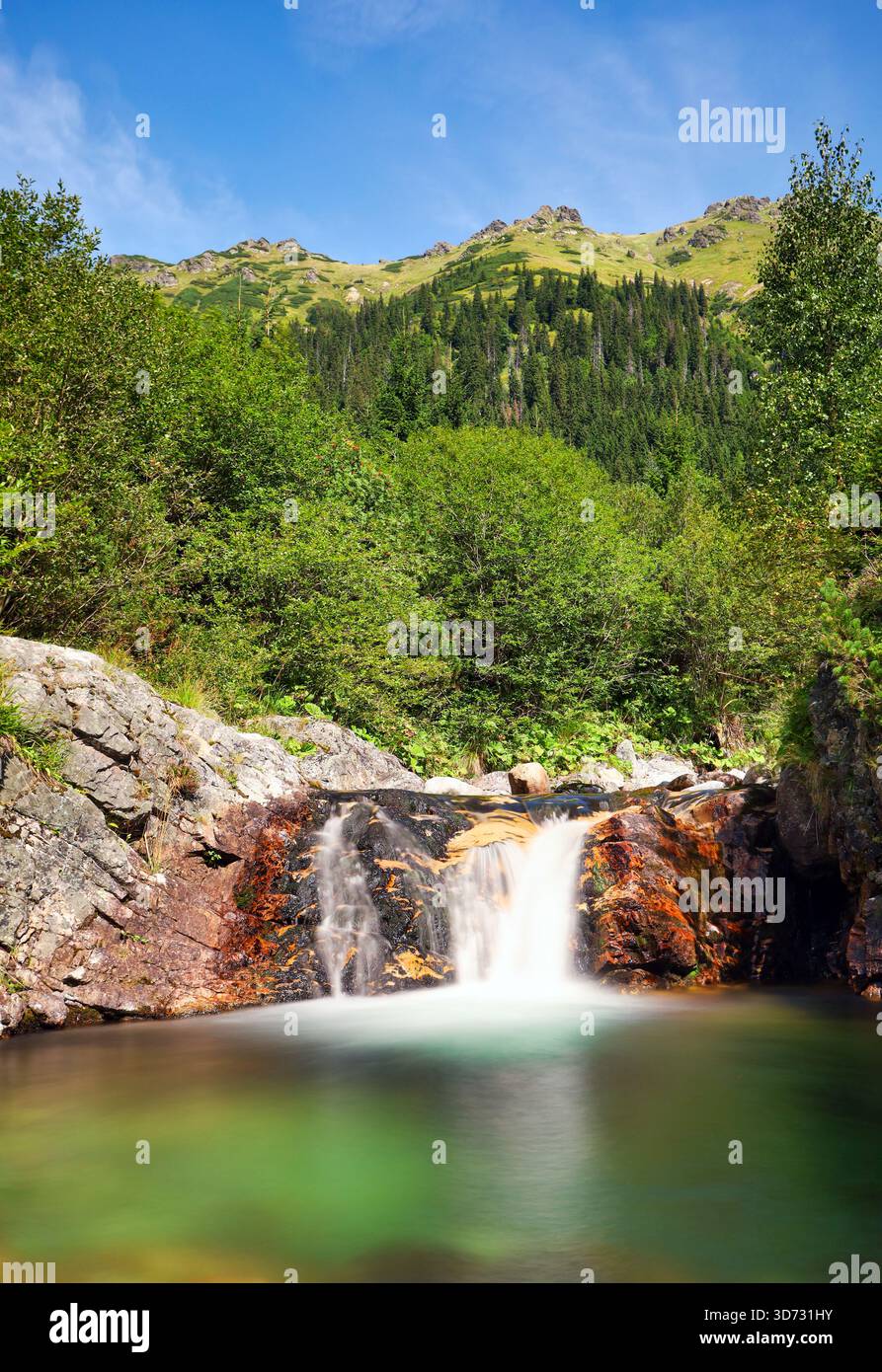 Erstaunliche Berglandschaft der Slowakei in der Hohen Tatra, Slowakei - Ticha Tal Stockfoto
