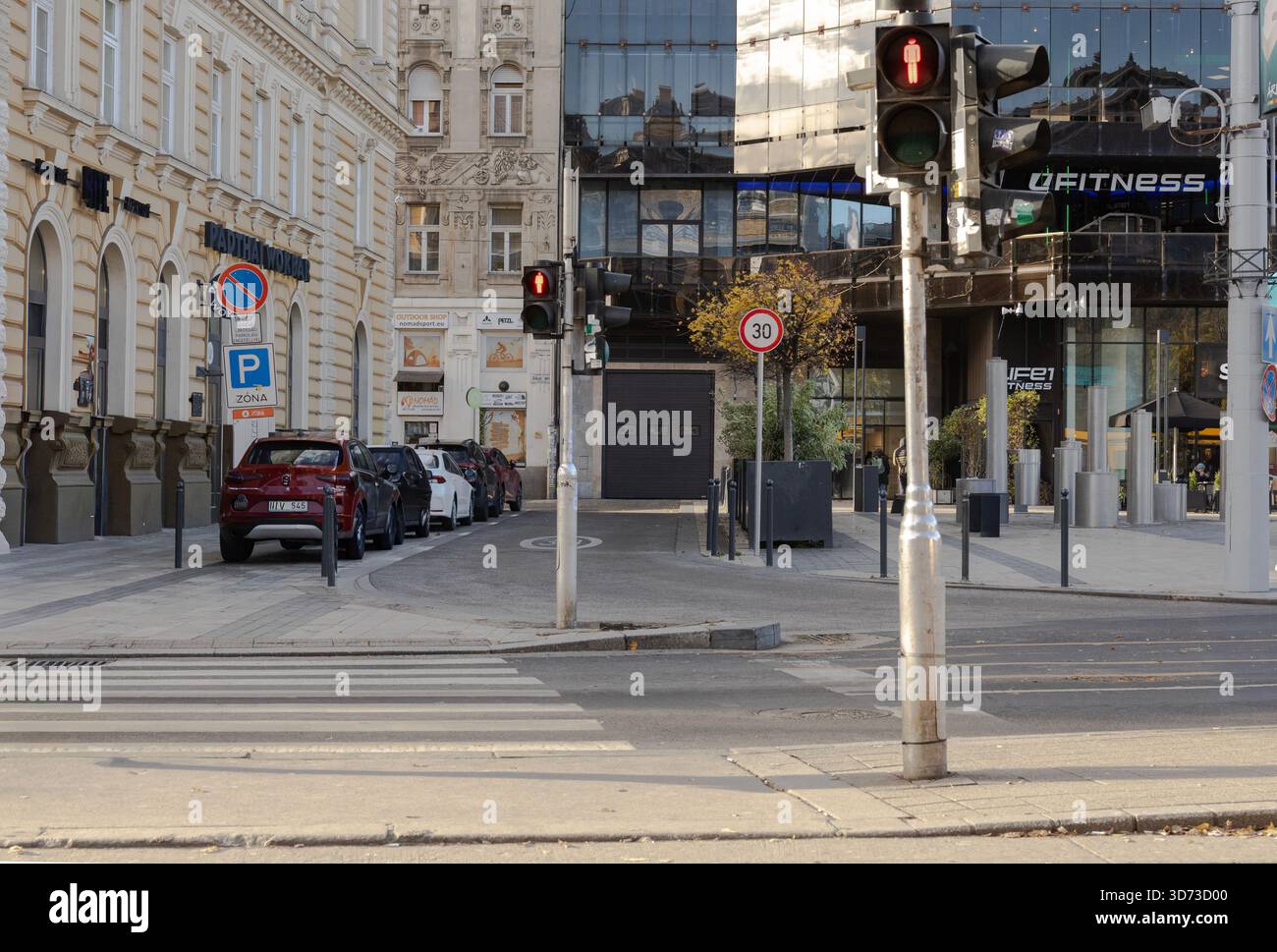 Straßenszene und Ampeln im Stadtzentrum von Budapest Stockfoto