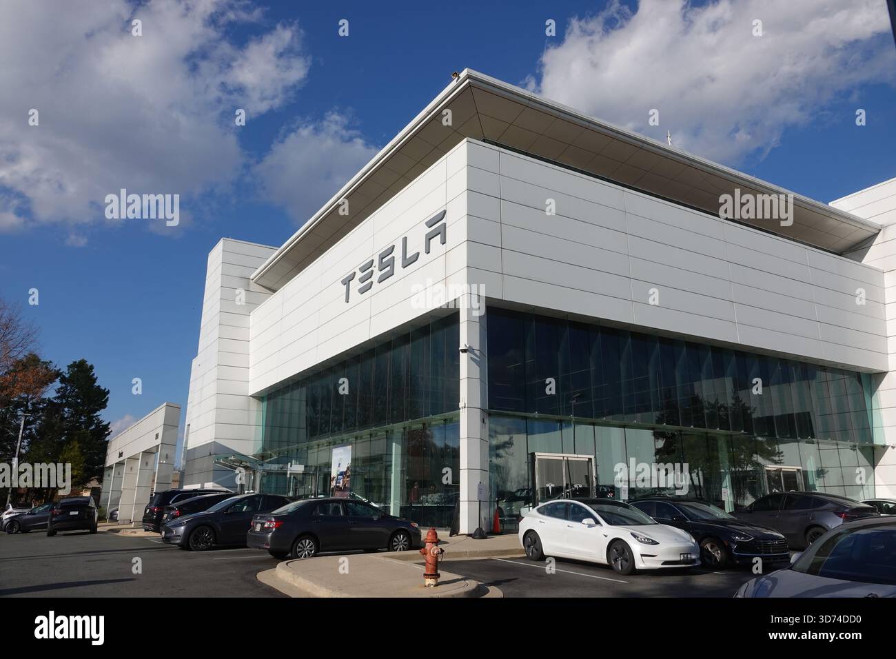 USA Tesla Händler Ausstellungsraum Händler Autos Elektroautos Geschäft außerhalb Rockville Maryland Stockfoto