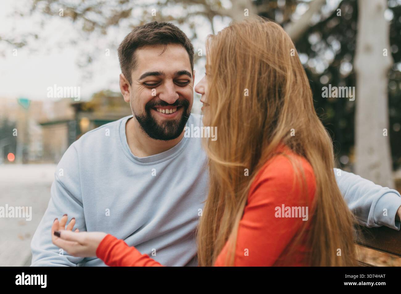 Teilen Sie bitte Inhaltsdetails und Originaltext mit anderen, damit ich mehrere paraphrasierte Versionen erstellen kann Stockfoto